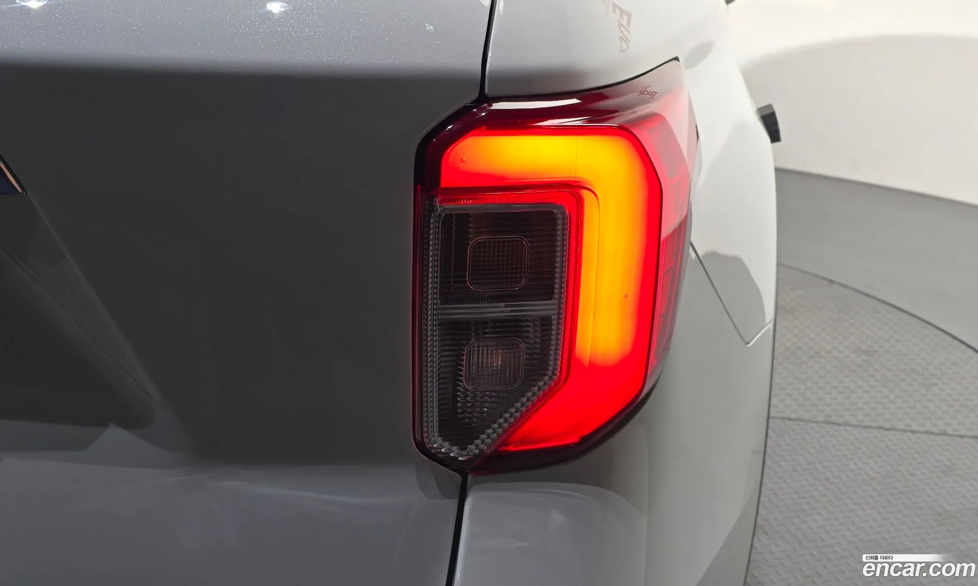Ford Explorer 6th Gen 2020 — 19