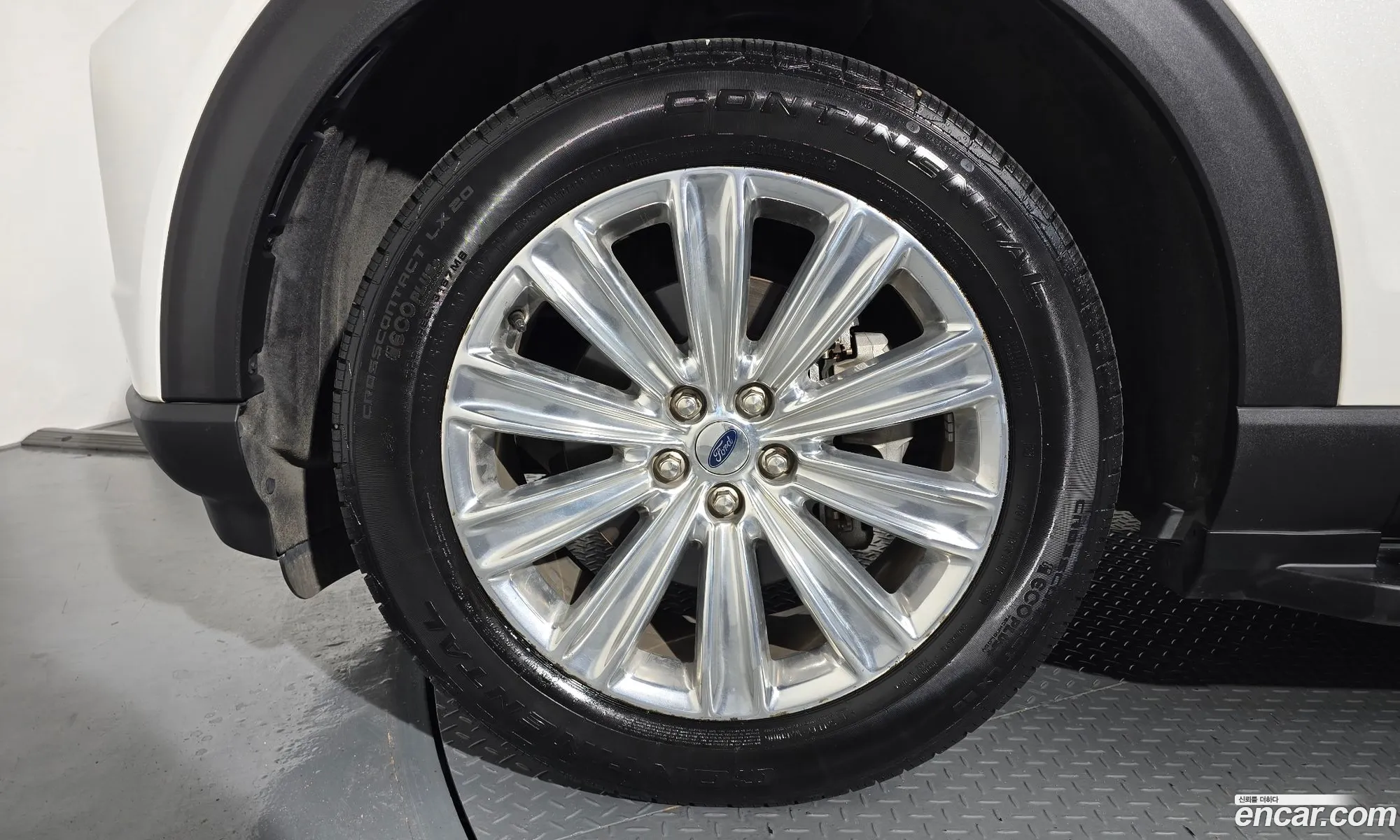 Ford Explorer 6th Gen 2020 — 4