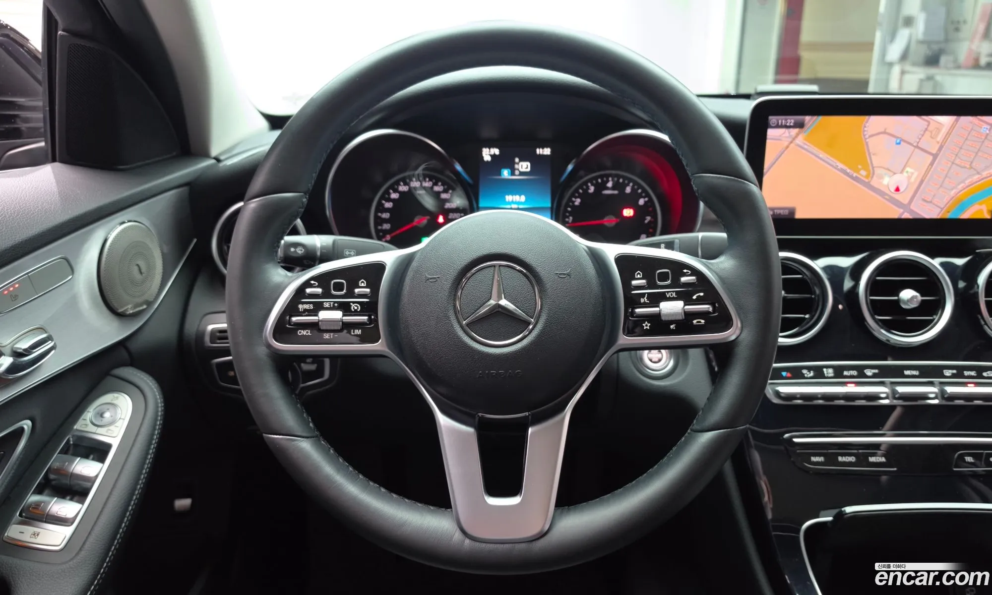 Mercedes-Benz C-Class W205 2020 — 19
