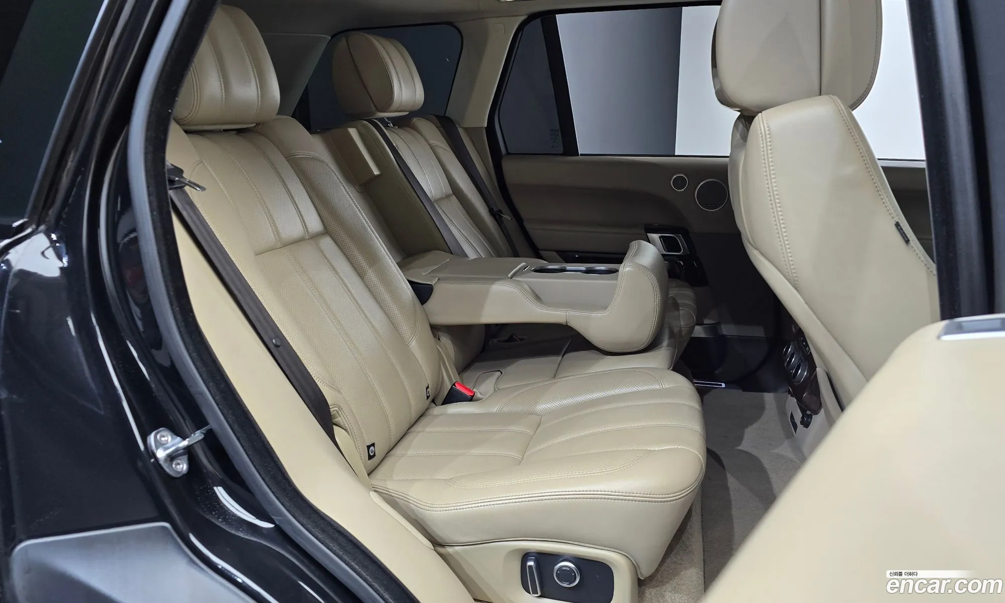 Land Rover Range Rover 2016 SALGA2JF3GA272226 — 10