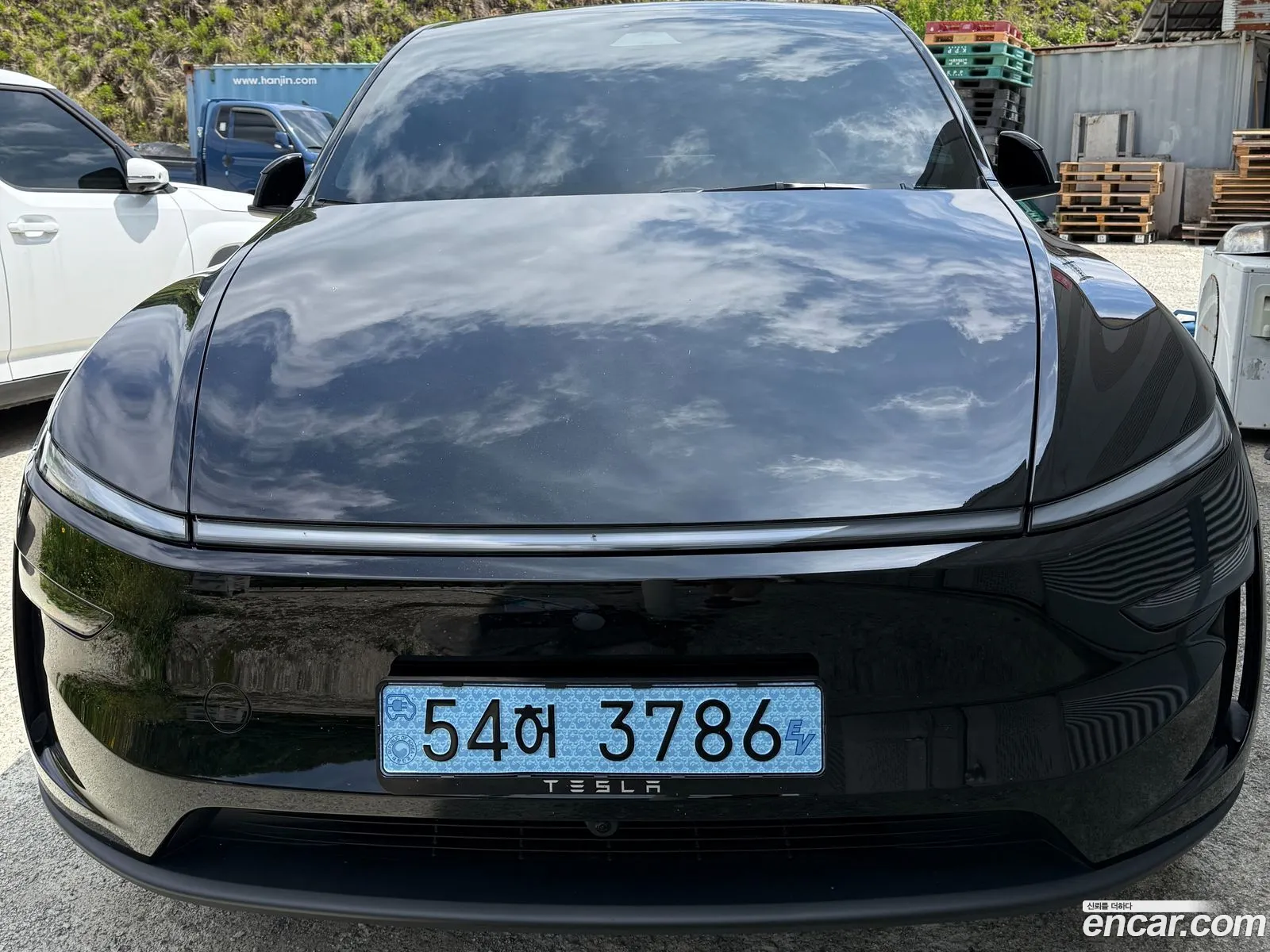Tesla Model Y 2025 — 4