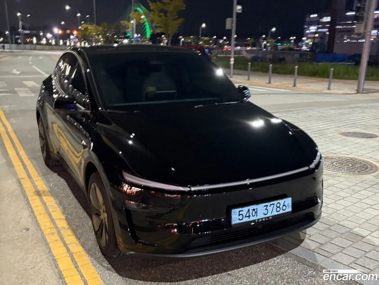 Tesla Model Y 2025 — 8