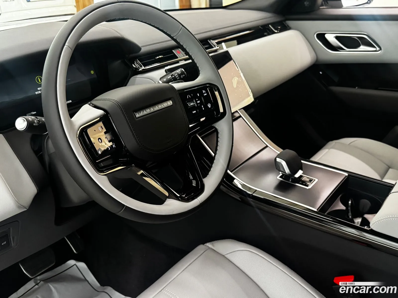 Land Rover Range Rover Velar 2026 — 4
