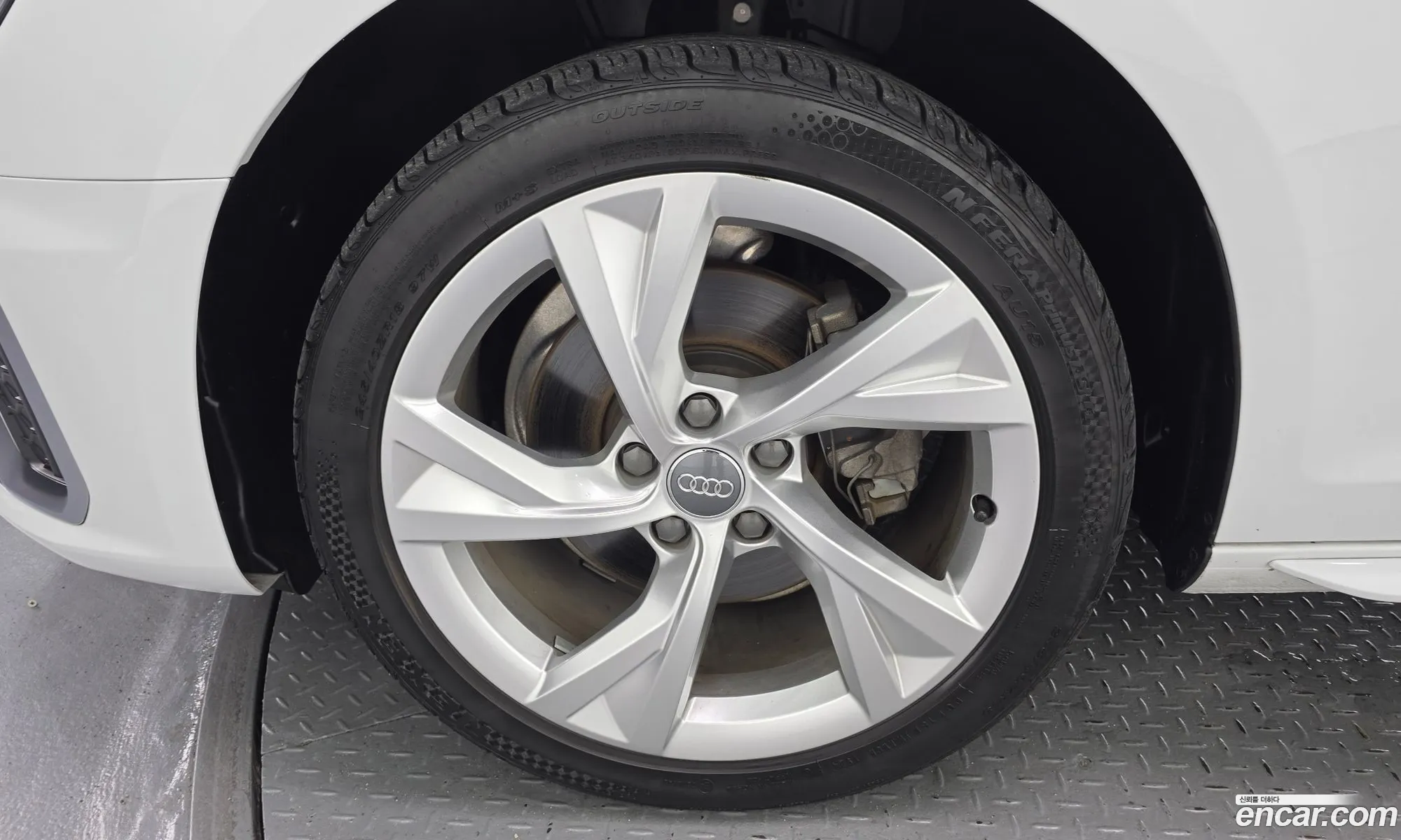 Audi A4 2021 WAUZZZF47MN000708 — 3