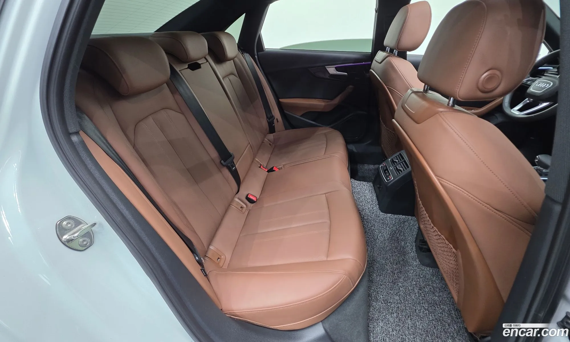 Audi A4 2021 WAUZZZF47MN000708 — 4