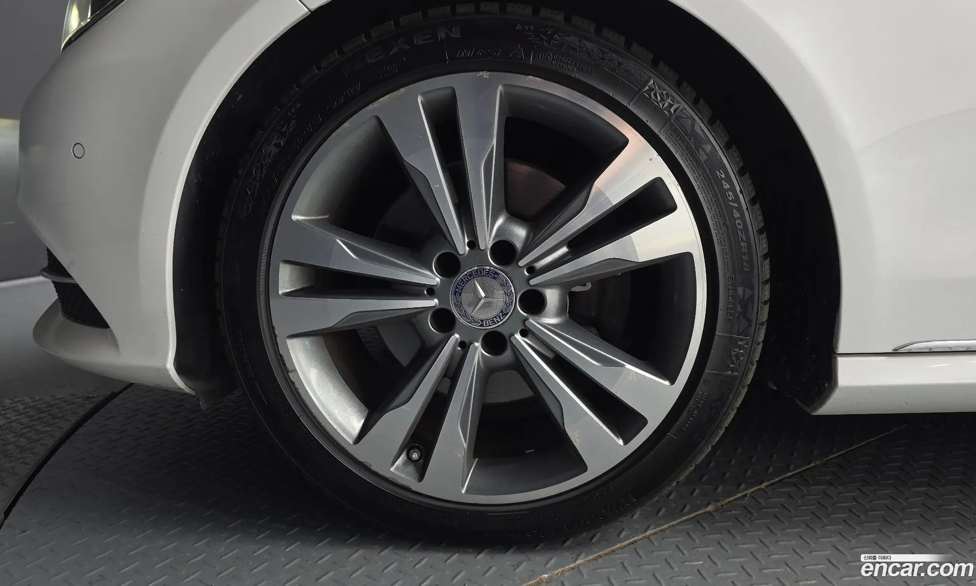 Mercedes-Benz E-Class W212 2014 WDDHF5FB2EB022316 — 7