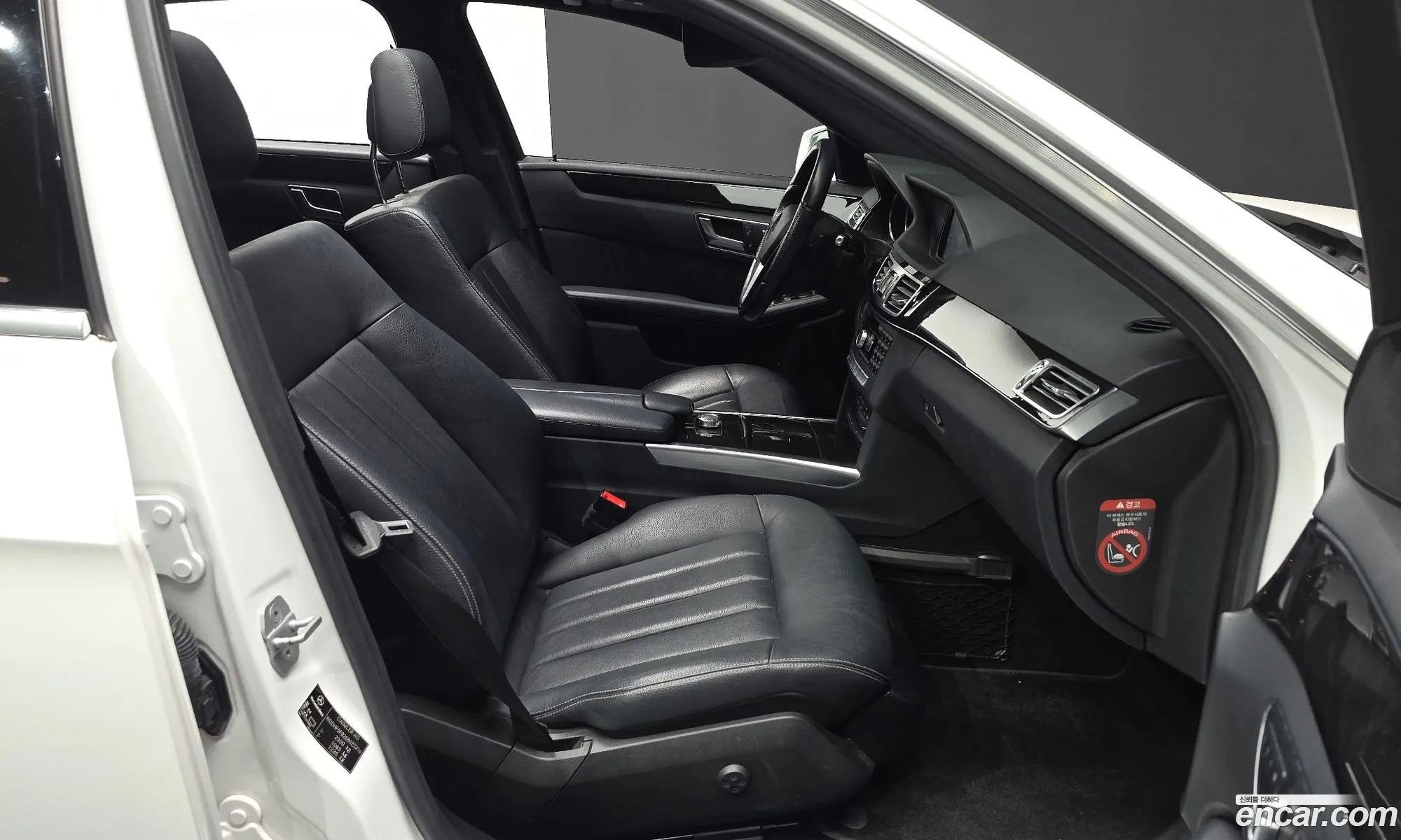 Mercedes-Benz E-Class W212 2014 WDDHF5FB2EB022316 — 8