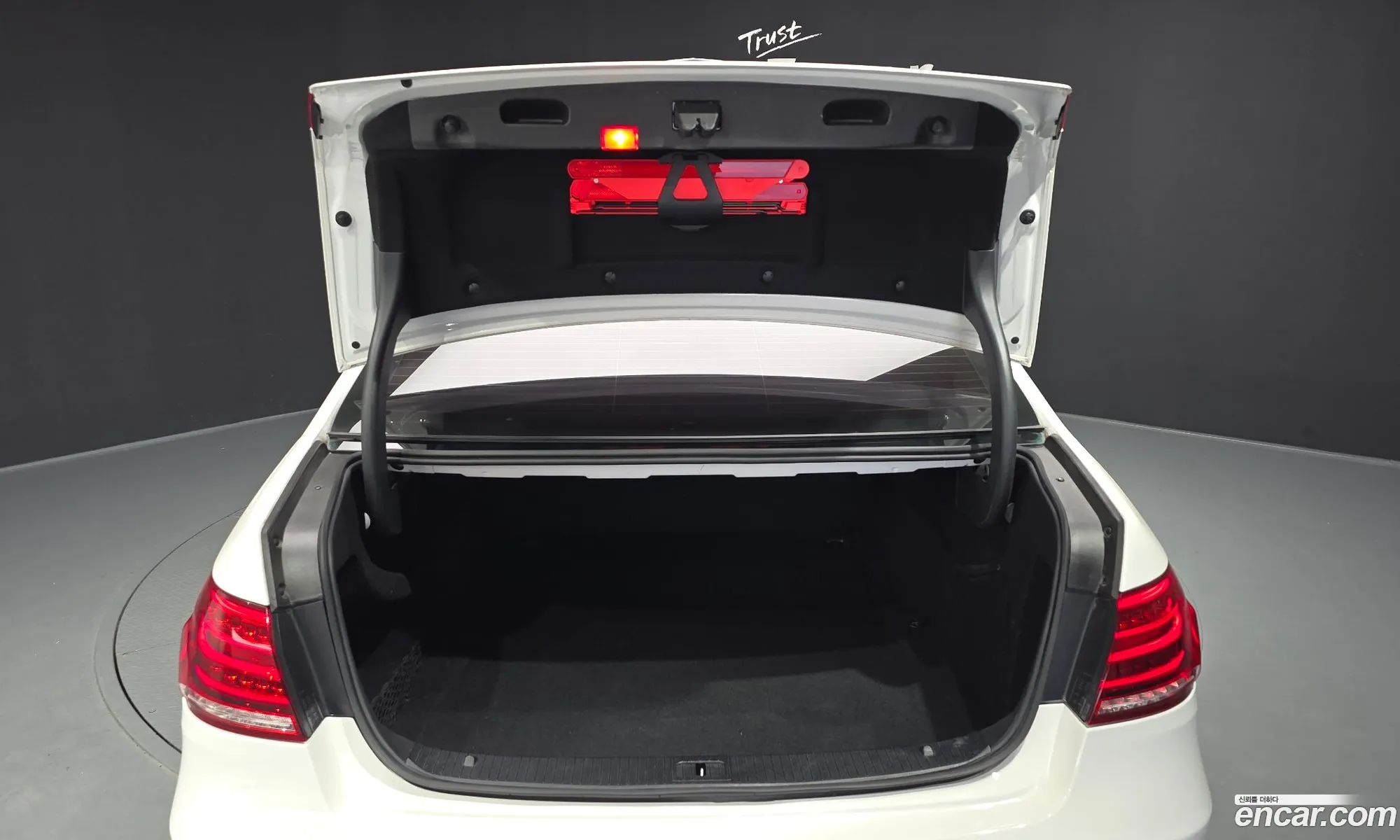 Mercedes-Benz E-Class W212 2014 WDDHF5FB2EB022316 — 2