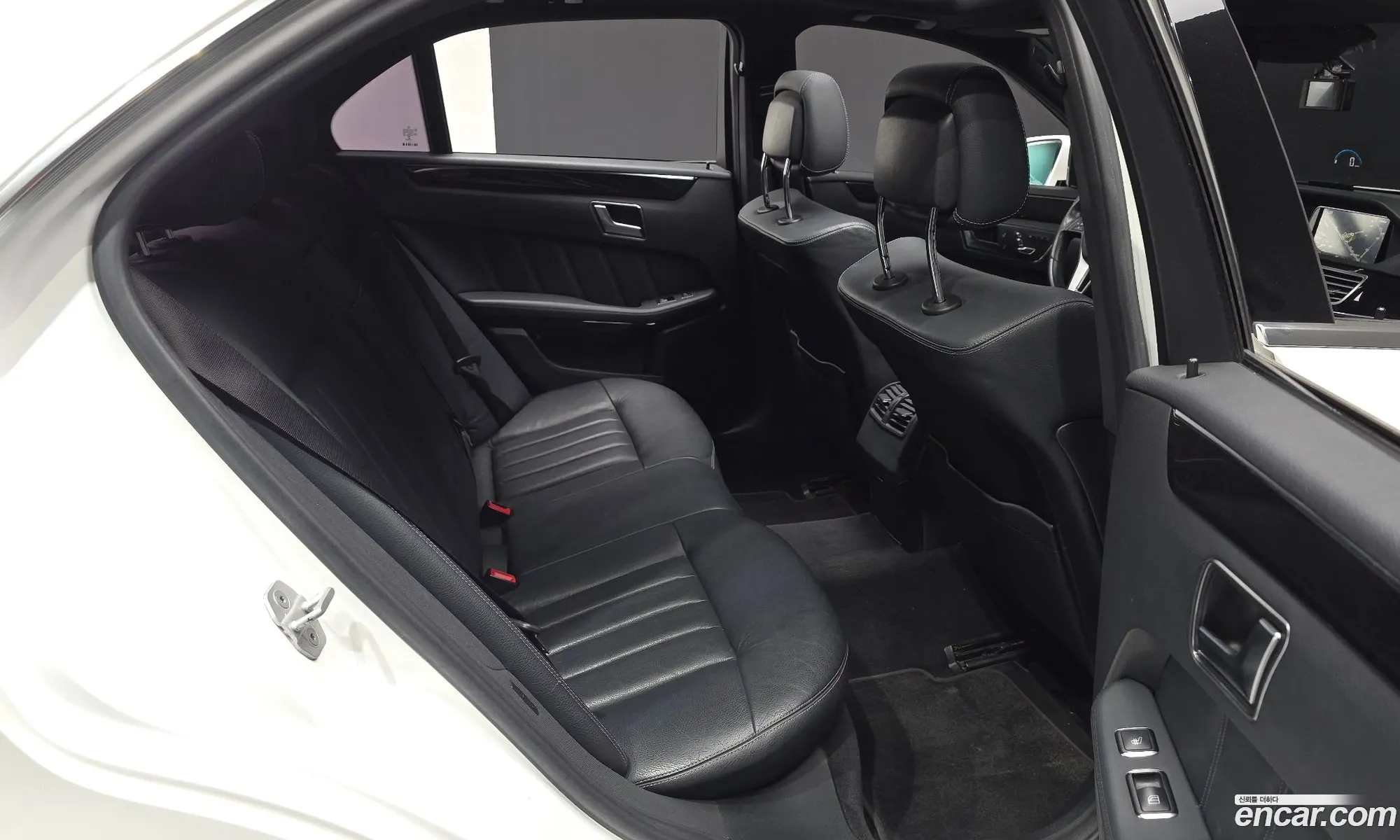 Mercedes-Benz E-Class W212 2014 WDDHF5FB2EB022316 — 18