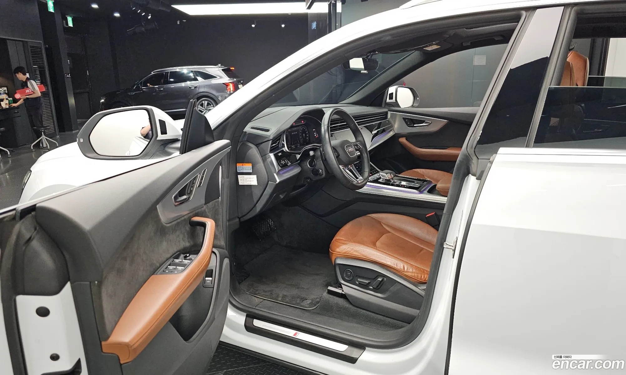 Audi Q8 2021 WAUZZZF17MD002454 — 12