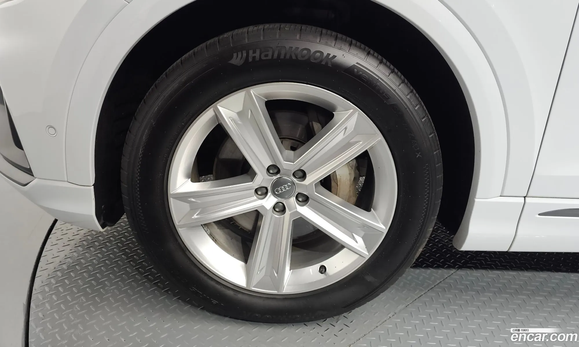 Audi Q8 2021 WAUZZZF17MD002454 — 5