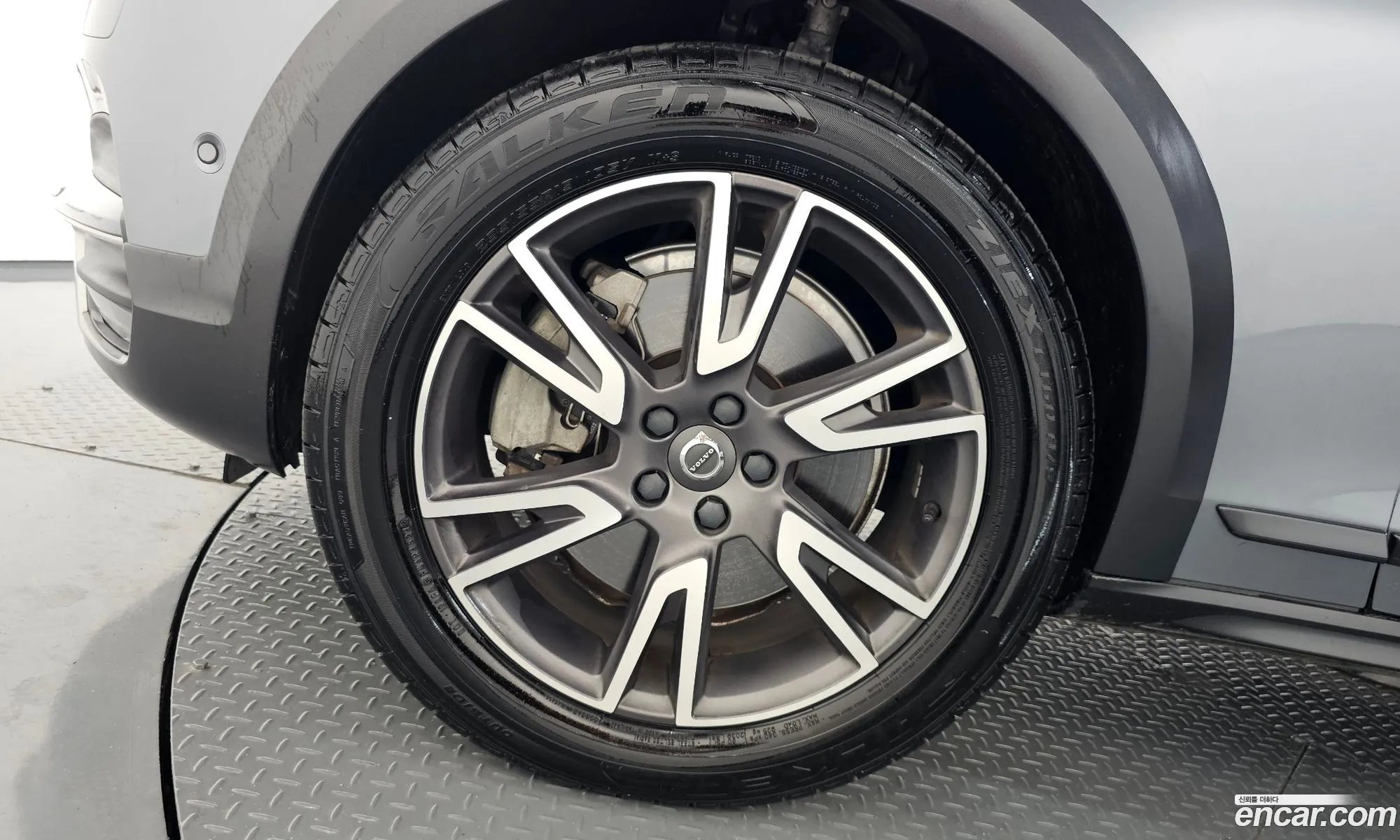 Volvo V90 Cross Country 2020 — 16