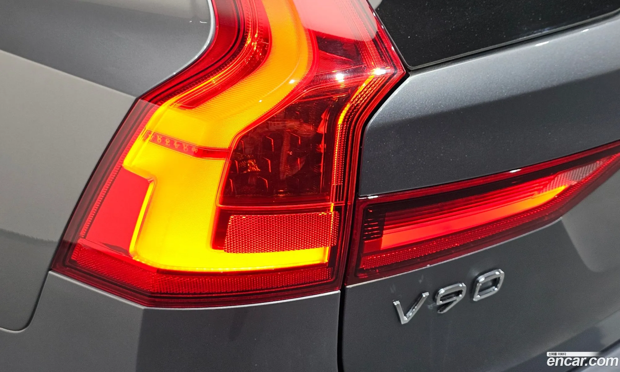 Volvo V90 Cross Country 2020 — 12