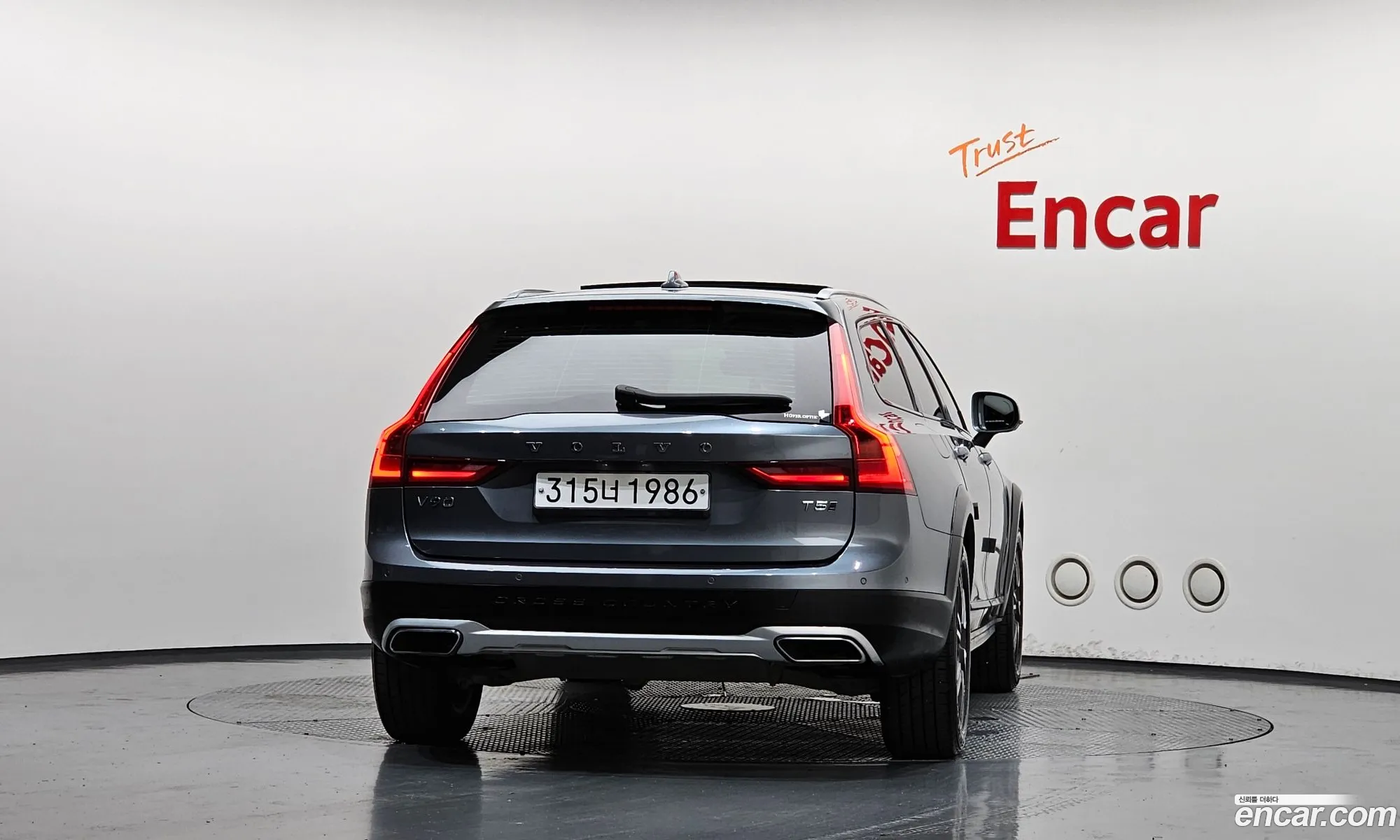 Volvo V90 Cross Country 2020 — 29