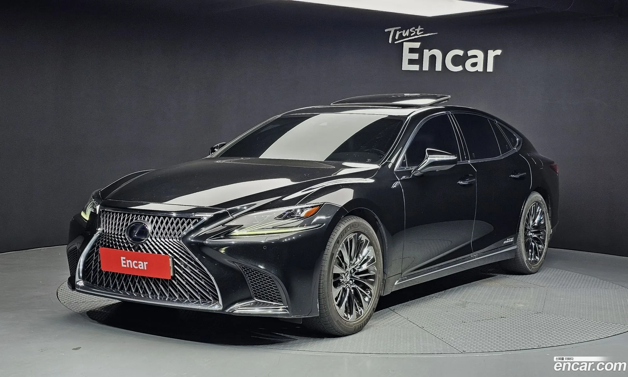 Lexus LS500h 2018 JTHCYLFF6J5000767 — 15
