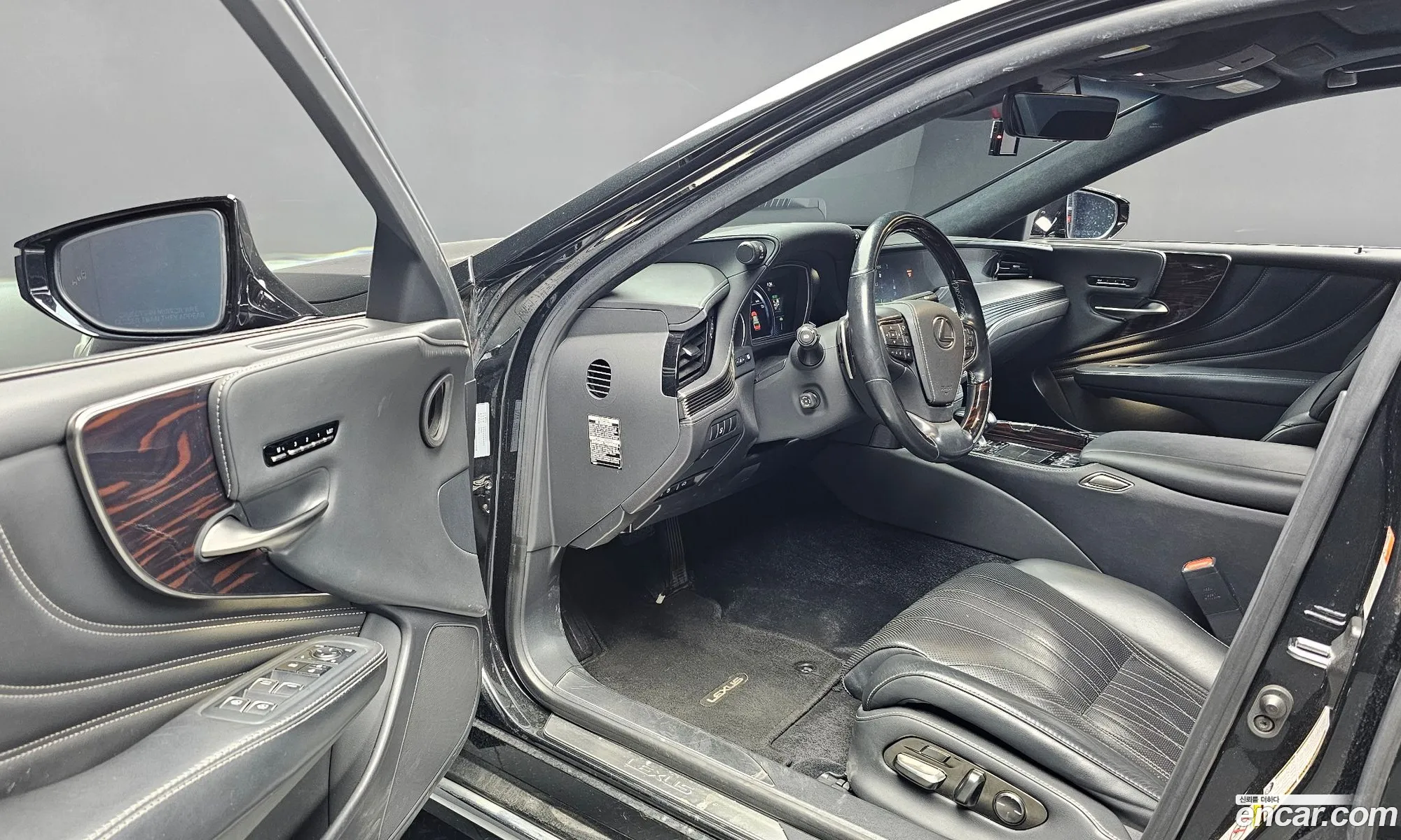 Lexus LS500h 2018 JTHCYLFF6J5000767 — 18