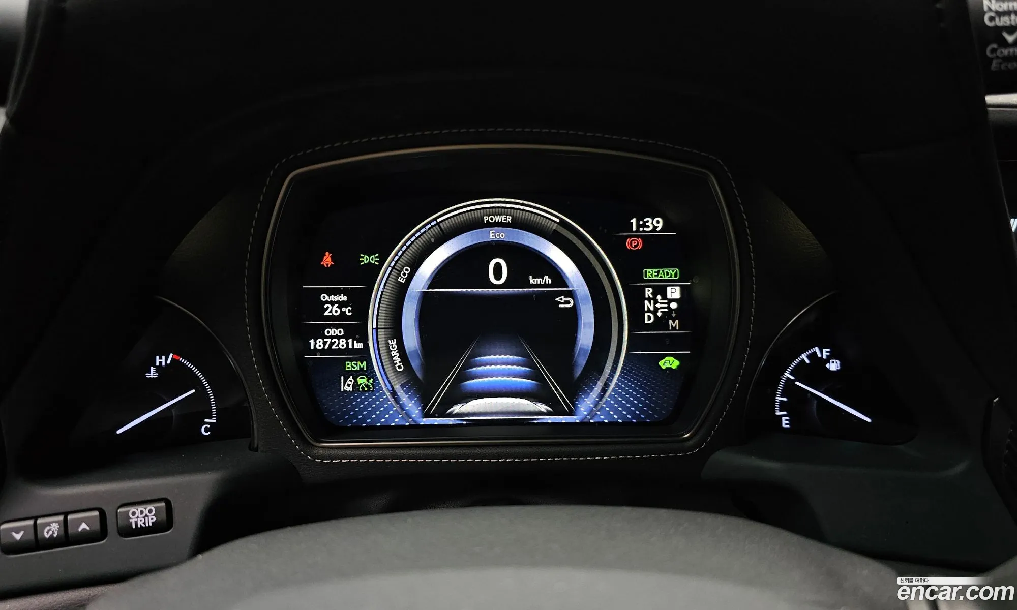 Lexus LS500h 2018 JTHCYLFF6J5000767 — 19