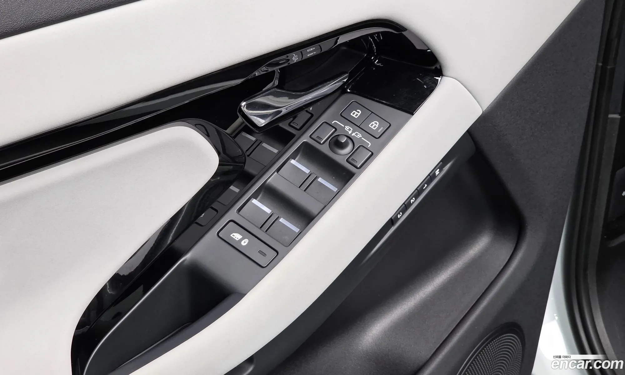 Land Rover Range Rover Evoque 2025 — 18