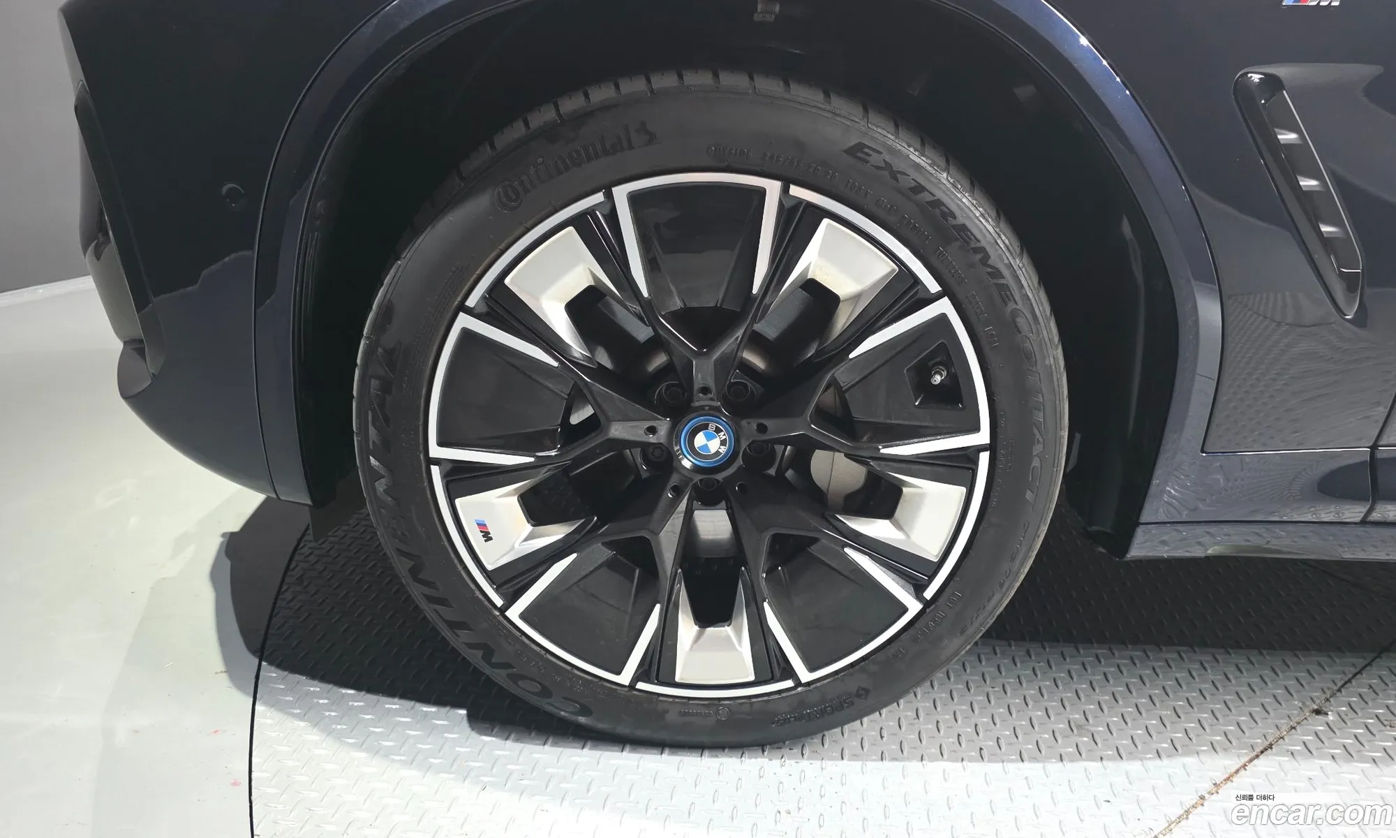 BMW iX3 2023 WBY41DU03PSA49015 — 9