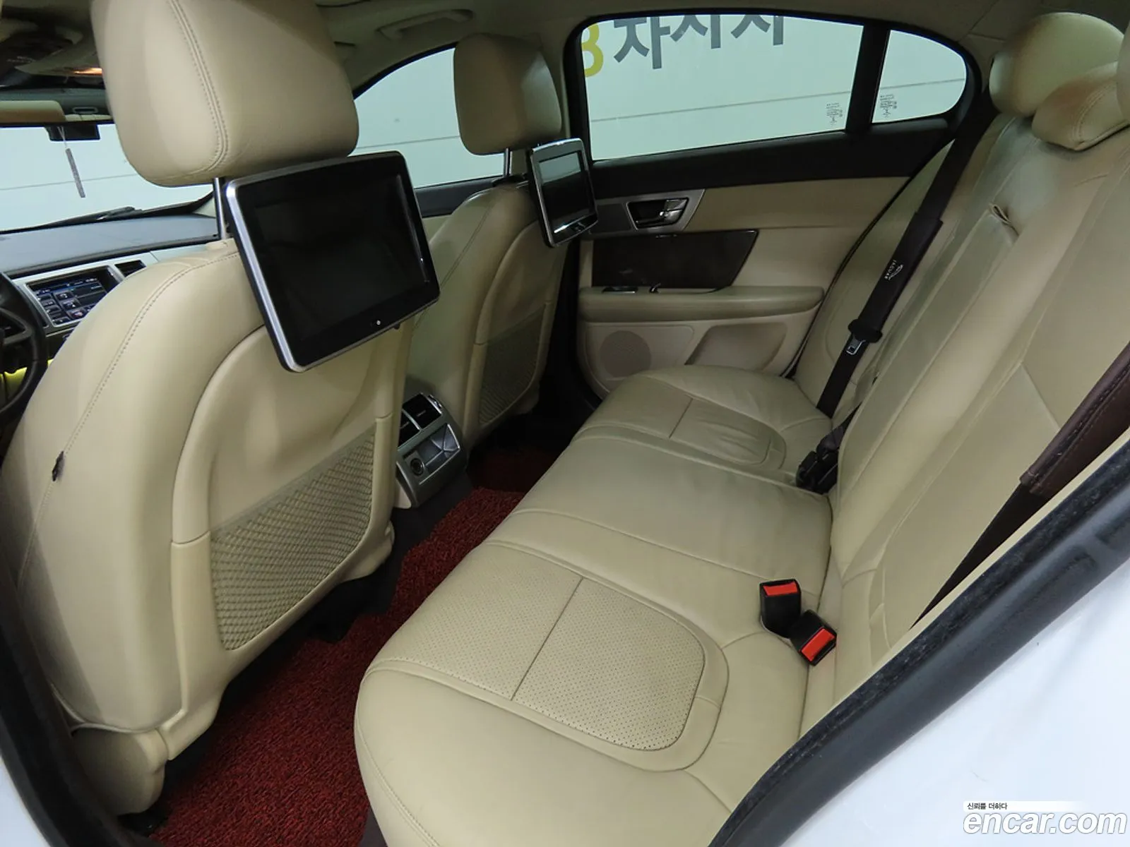 Jaguar XF 2015 — 13