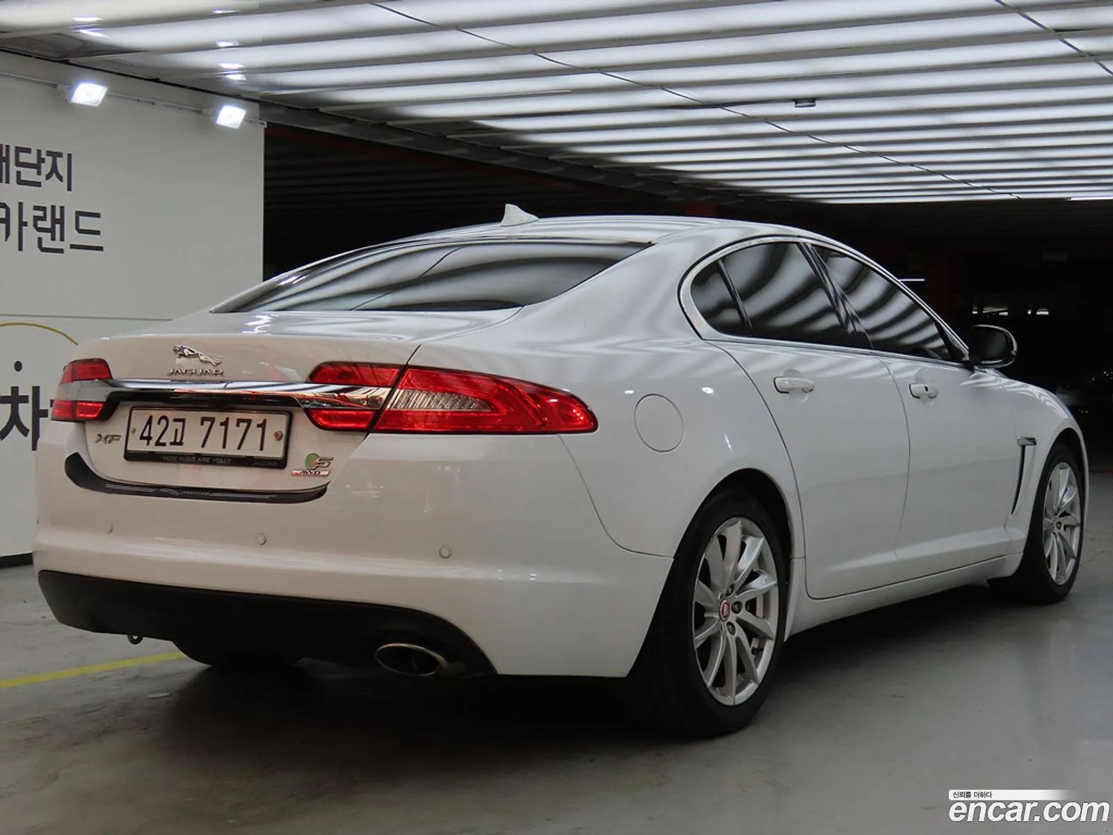 Jaguar XF 2015 — 14
