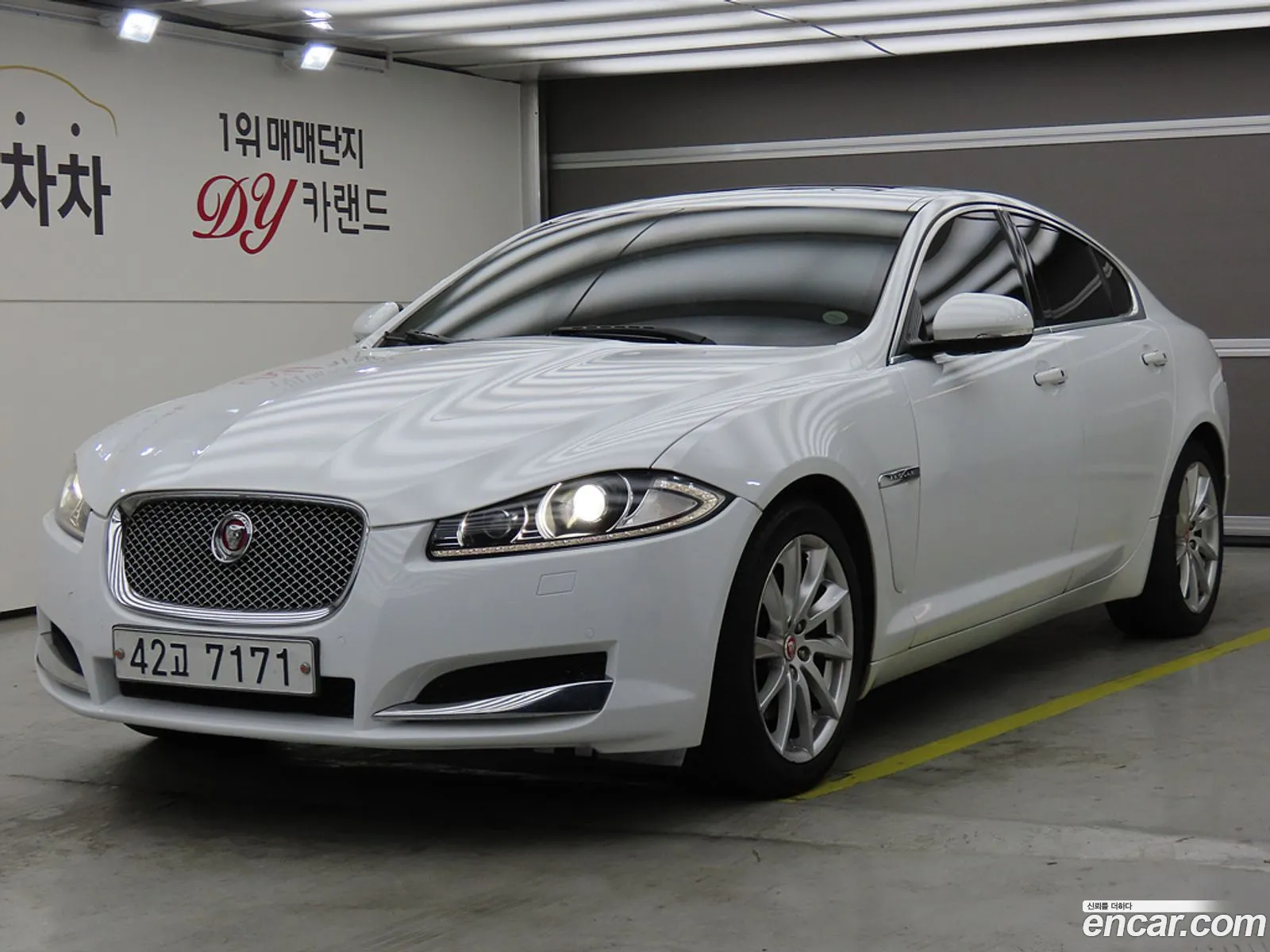 Jaguar XF 2015 — 19