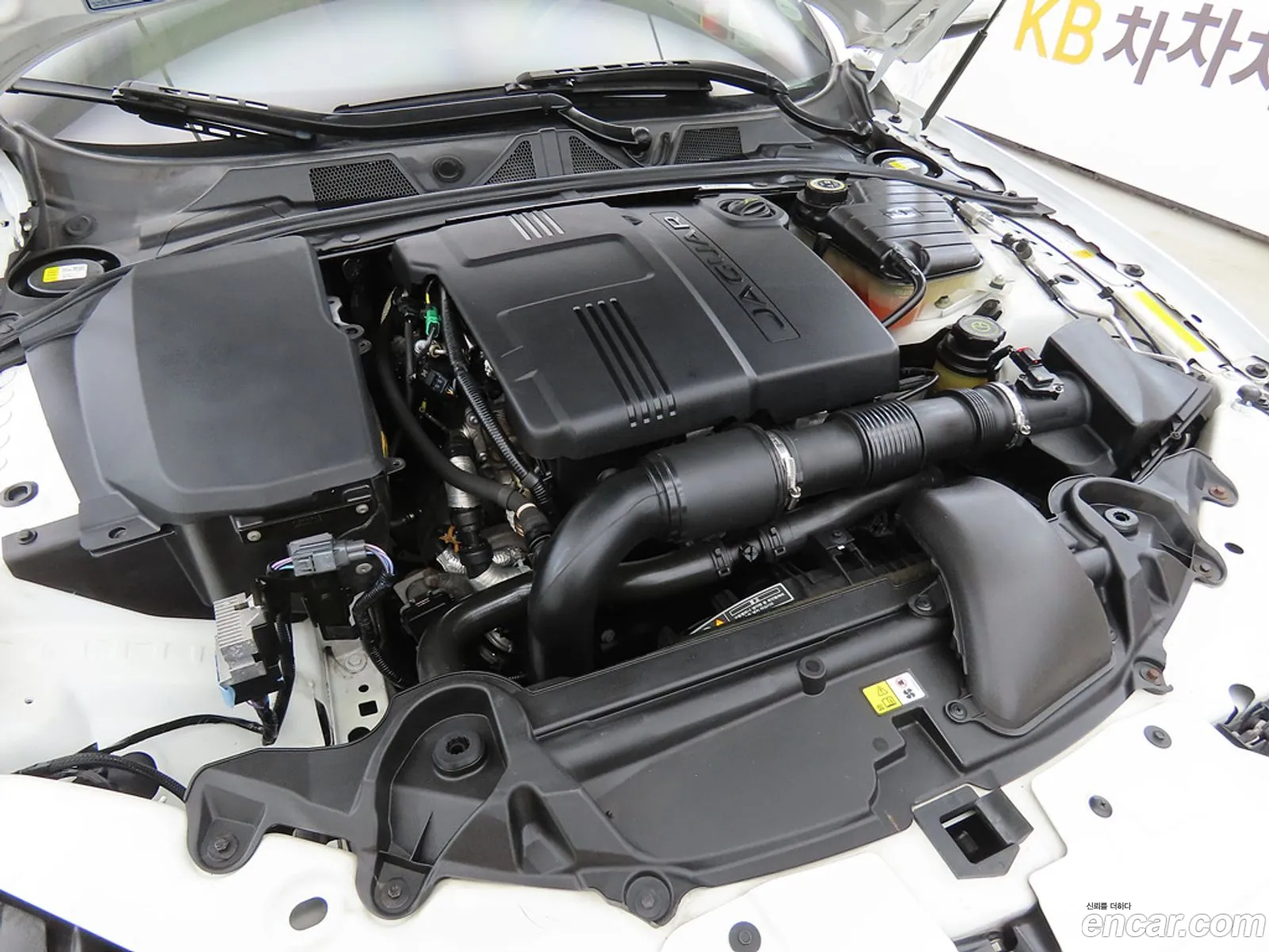 Jaguar XF 2015 — 17