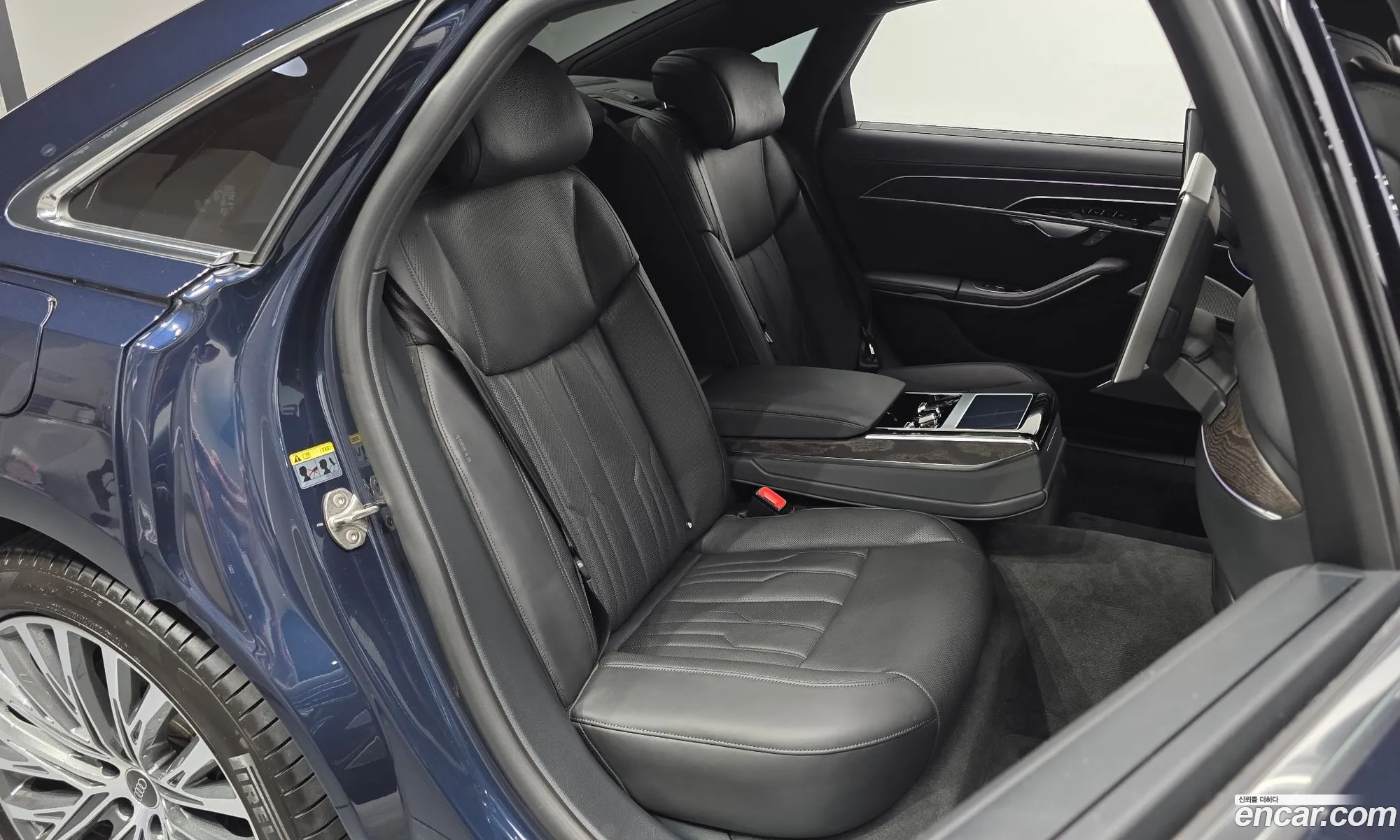 Audi A8 2023 WAUZZZF87PN013143 — 7
