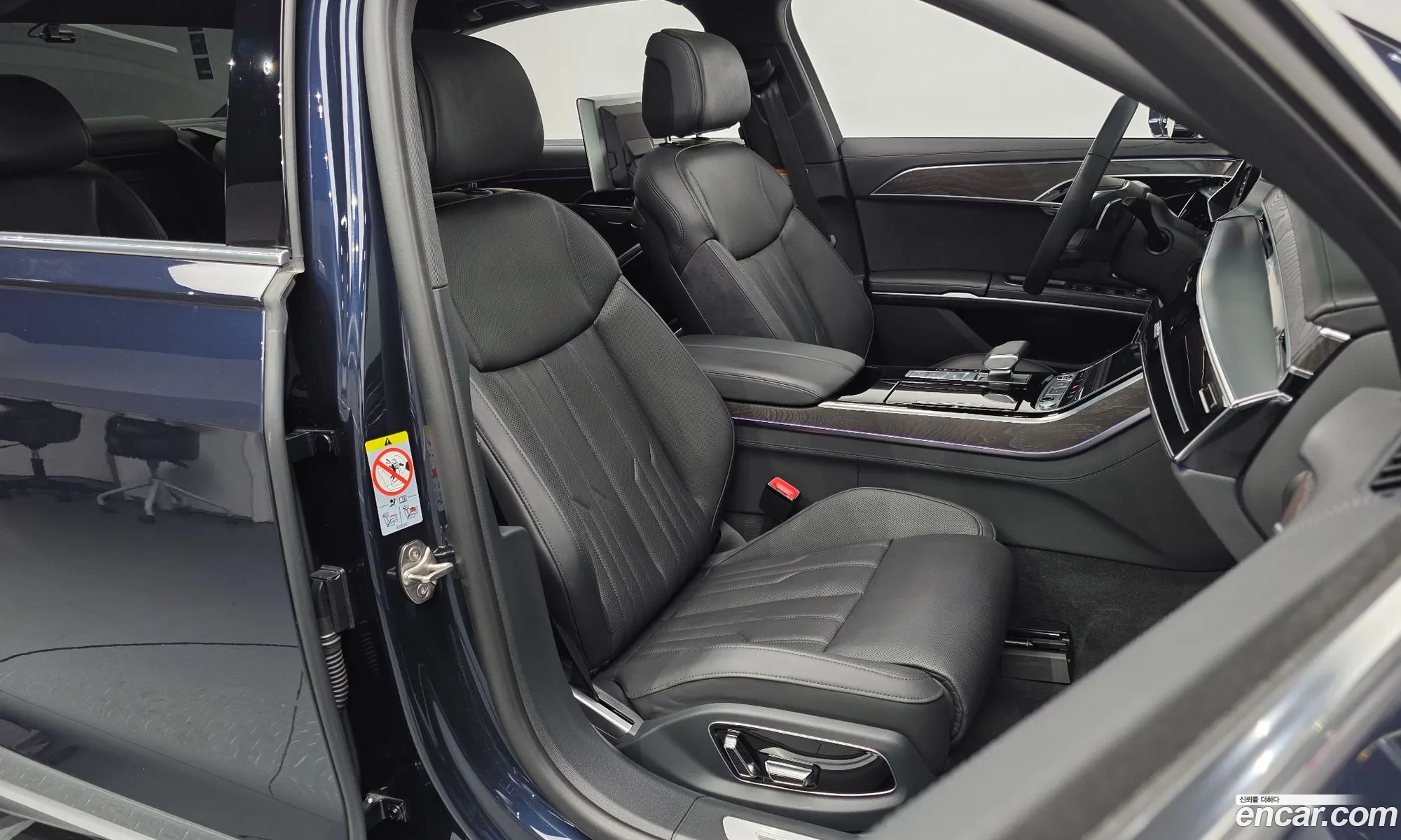 Audi A8 2023 WAUZZZF87PN013143 — 19