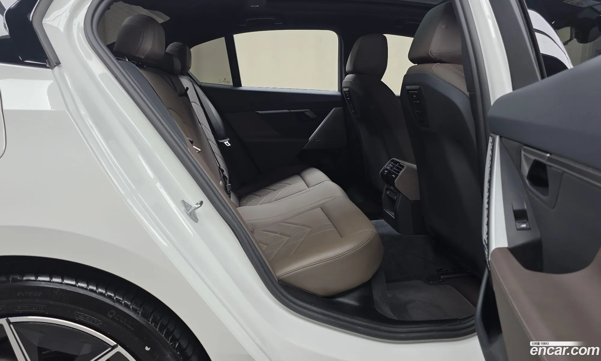 BMW 5 Series 2024 — 17
