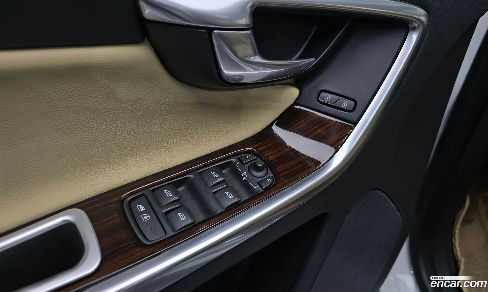 Volvo XC60 2013 YV1DZ82K6E2543336 — 17