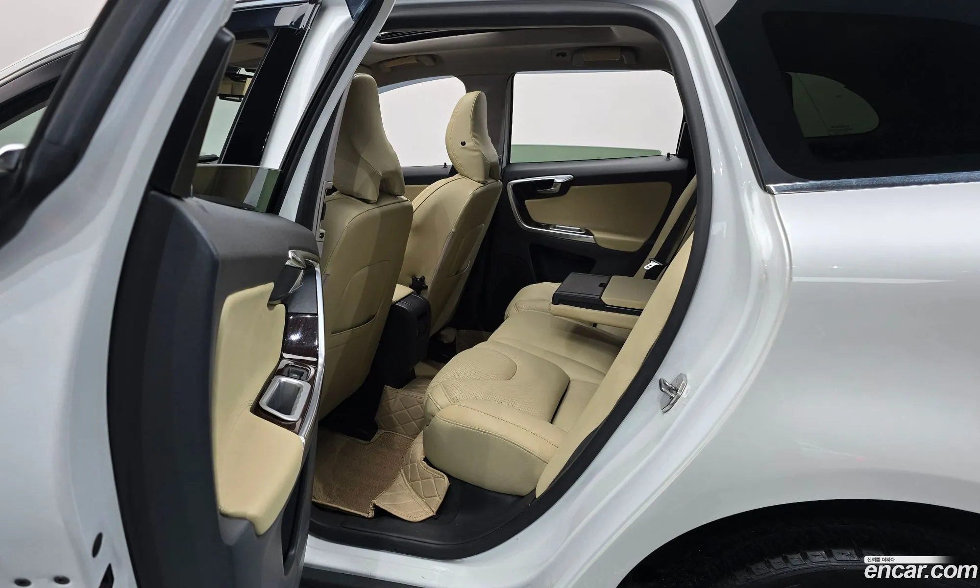 Volvo XC60 2013 YV1DZ82K6E2543336 — 12