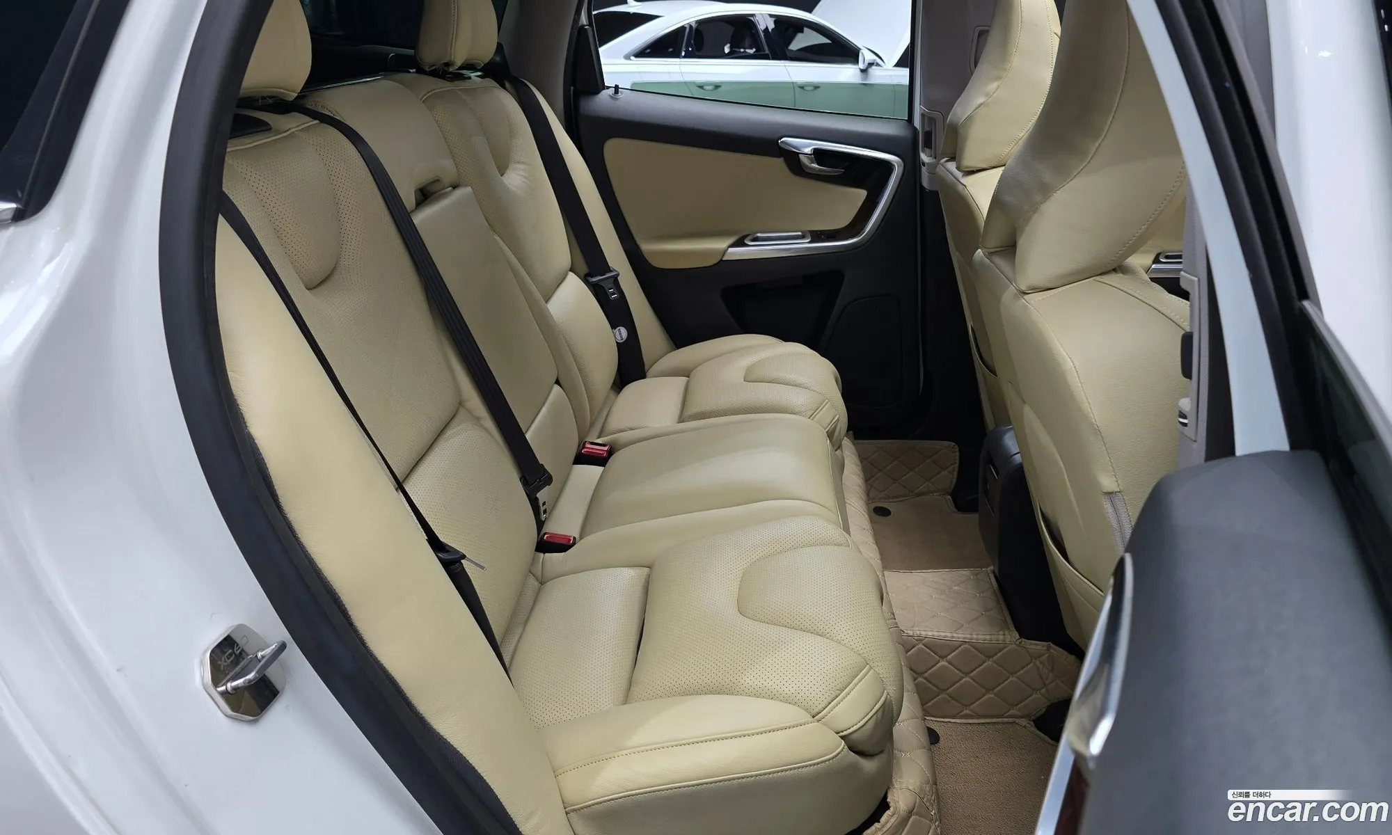 Volvo XC60 2013 YV1DZ82K6E2543336 — 9