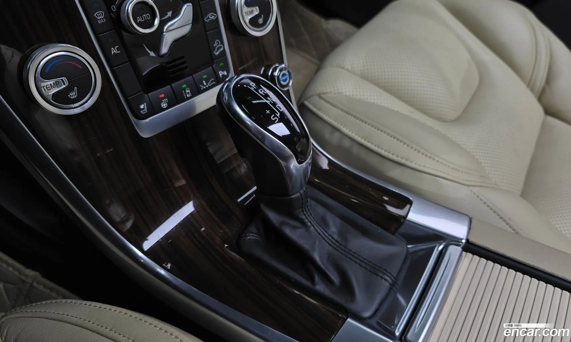 Volvo XC60 2013 YV1DZ82K6E2543336 — 5