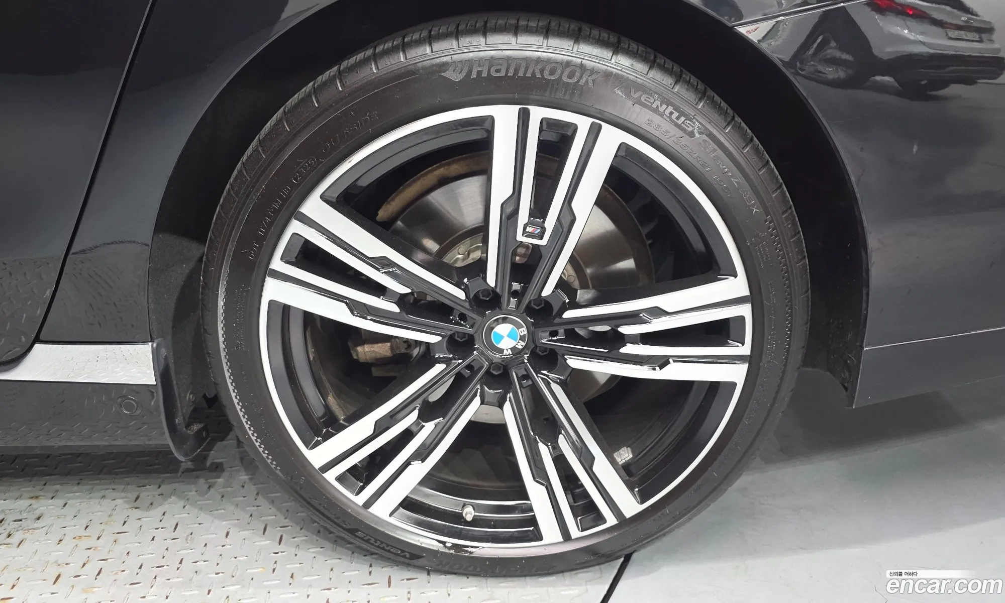 BMW i7 2023 — 14