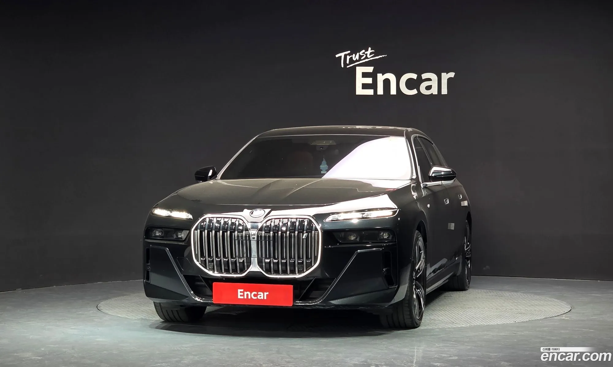 BMW i7 2023 — 18