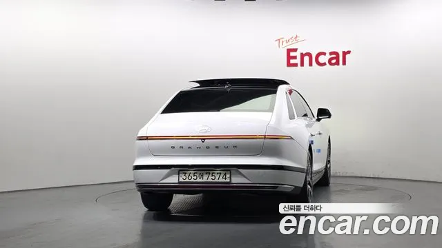 Hyundai Grandeur Hybrid 2023 — 3