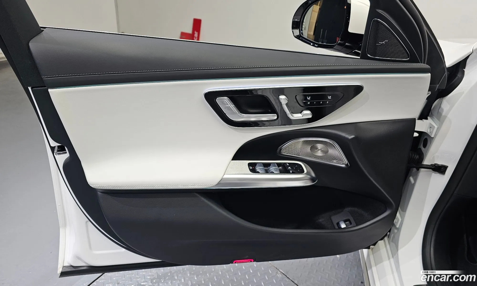 Mercedes-Benz E-Class W214 2025 — 22