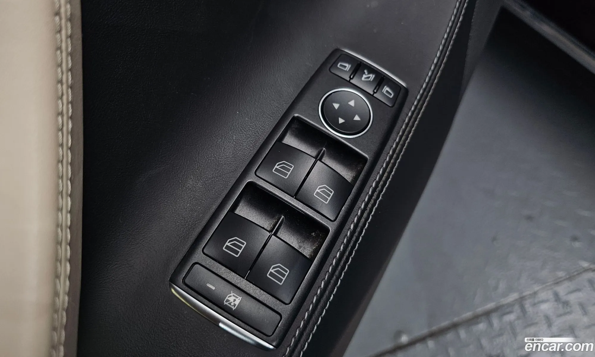Tesla Model S 2018 5YJSA1E21JF236181 — 4