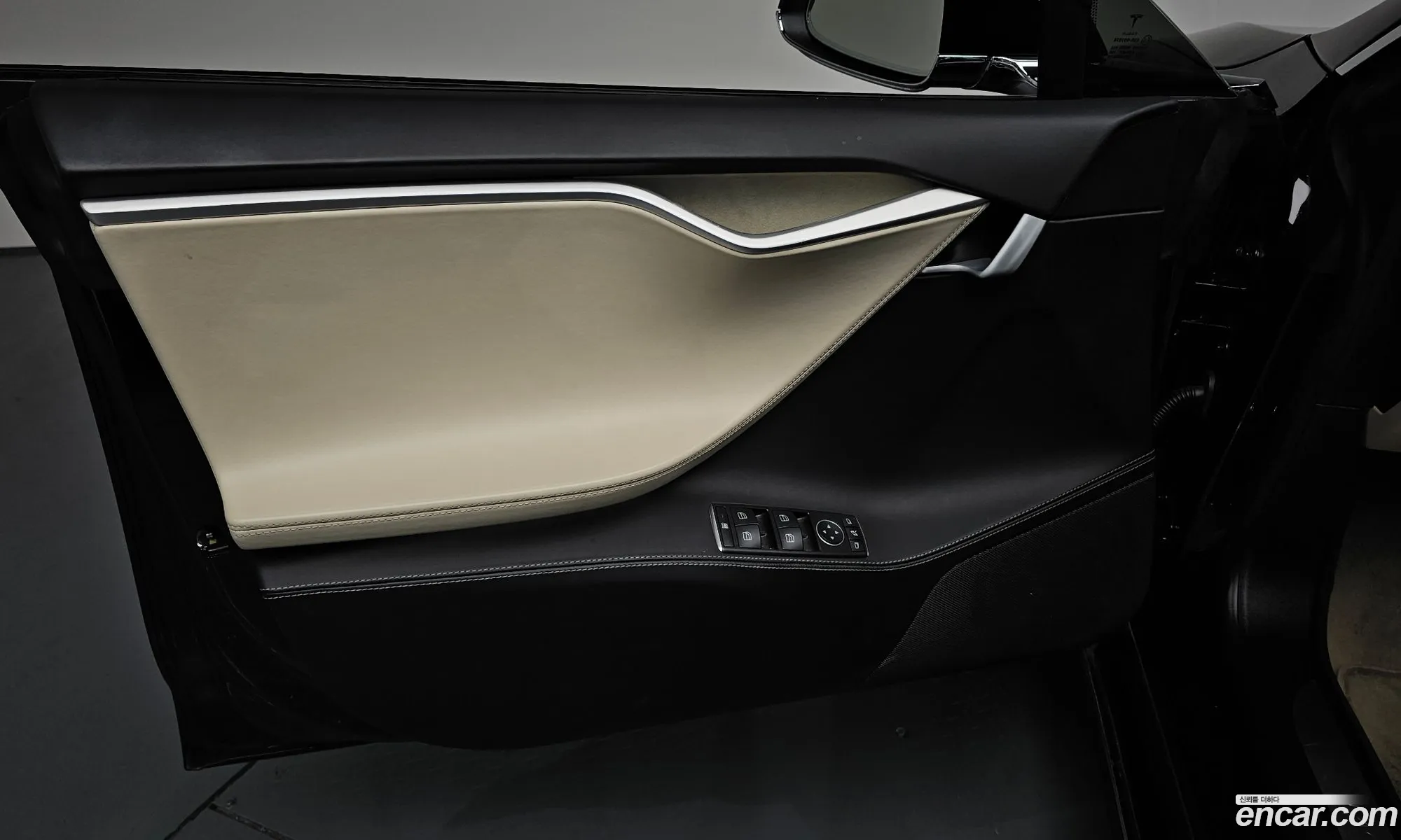 Tesla Model S 2018 5YJSA1E21JF236181 — 3