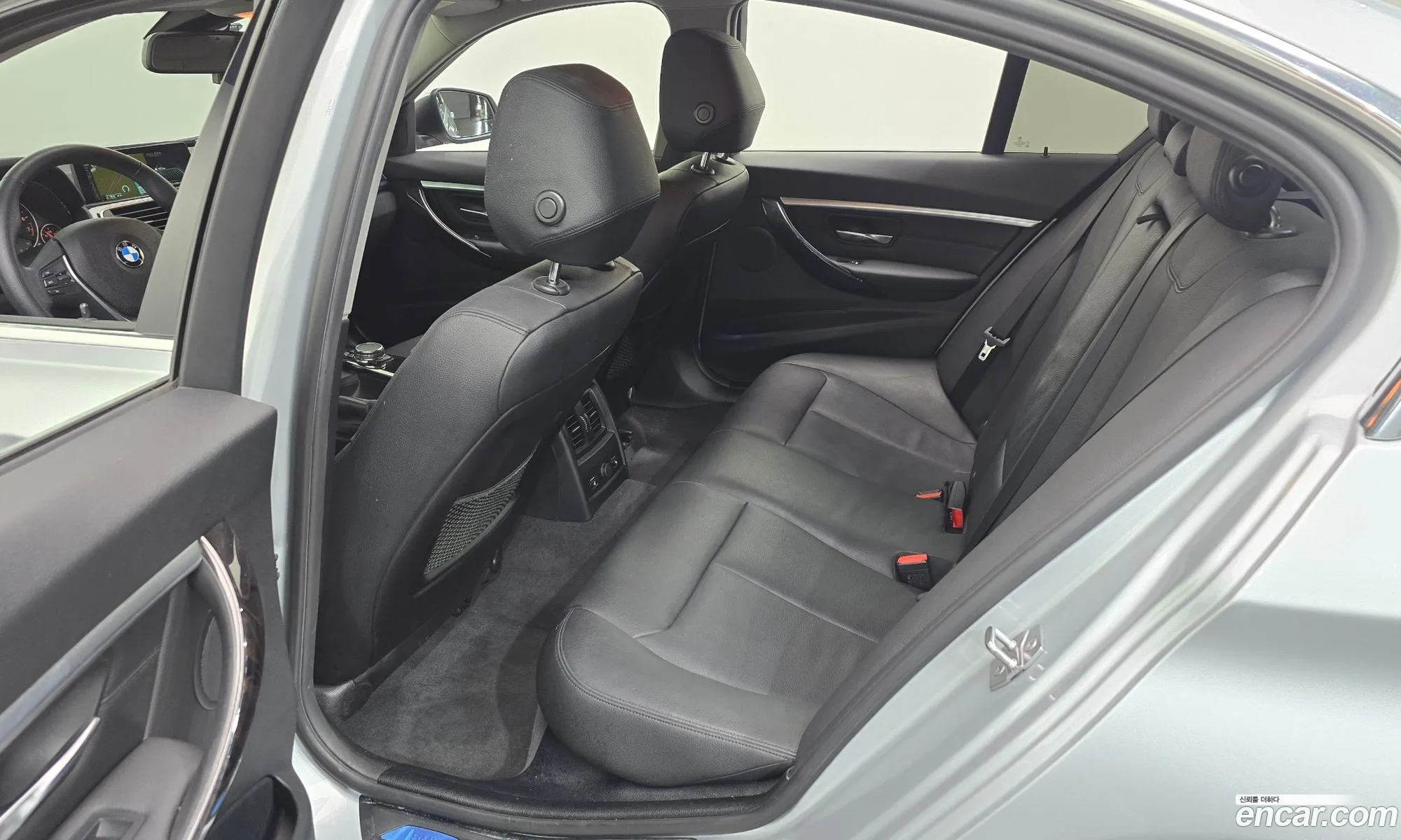BMW 3 Series 2016 WBA8A9100GK463237 — 3