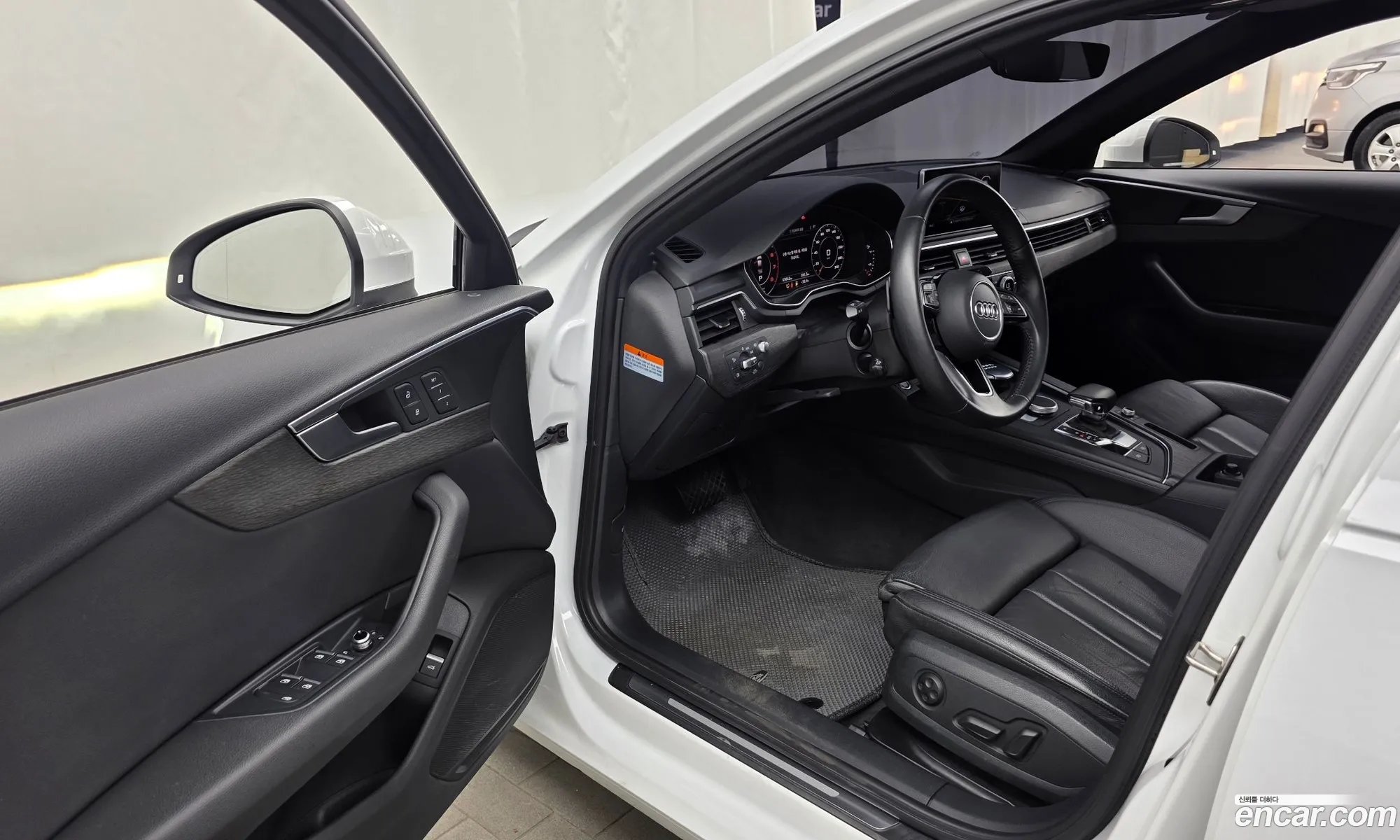 Audi A4 2019 WAUZZZF40KA121360 — 19