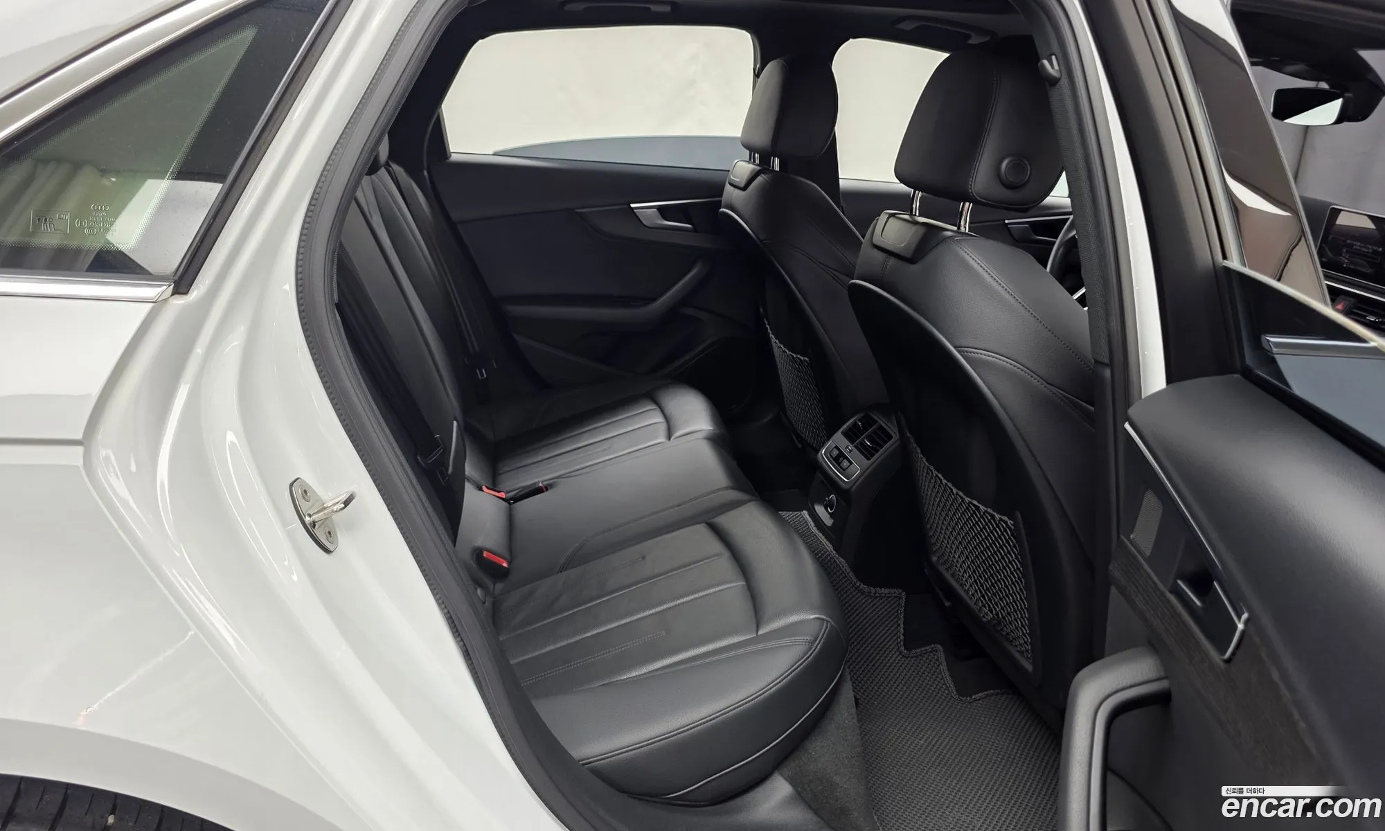 Audi A4 2019 WAUZZZF40KA121360 — 10