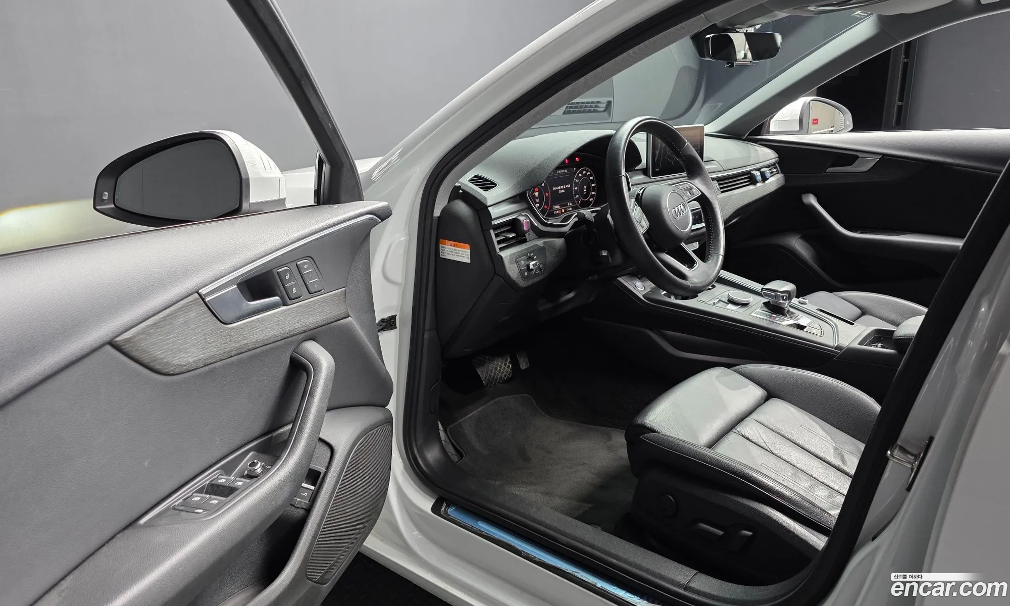 Audi A4 2018 WAUZZZF41JA186944 — 2