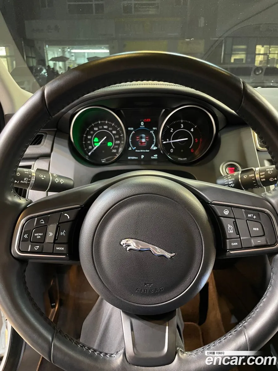 Jaguar E-Pace 2019 — 9