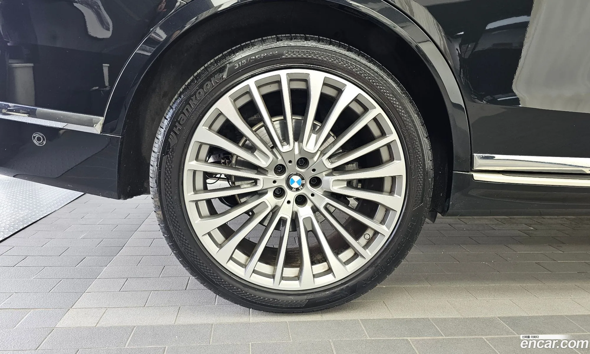 BMW X7 2021 — 16