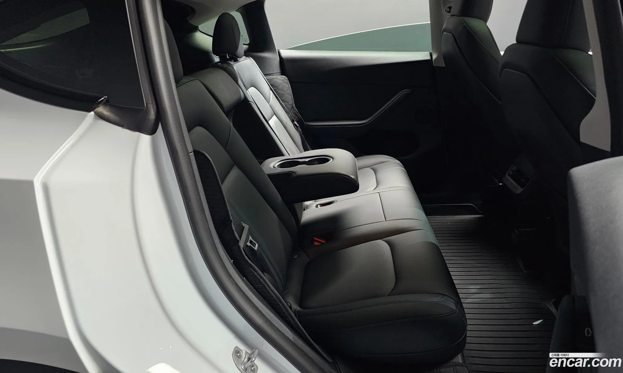 Tesla Model Y 2024 LRWYGCFS3RC562976 — 28