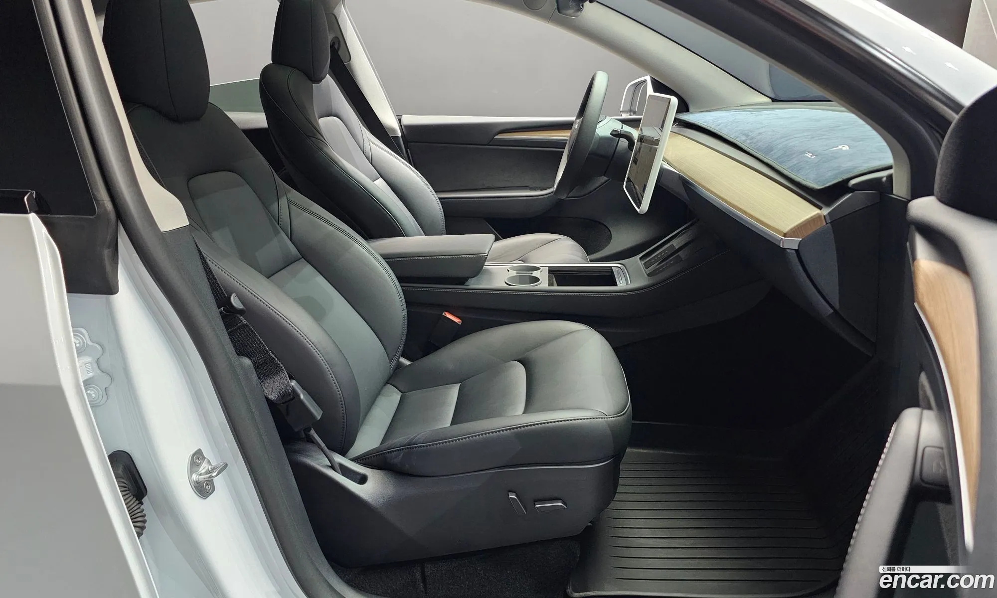 Tesla Model Y 2024 LRWYGCFS3RC562976 — 15