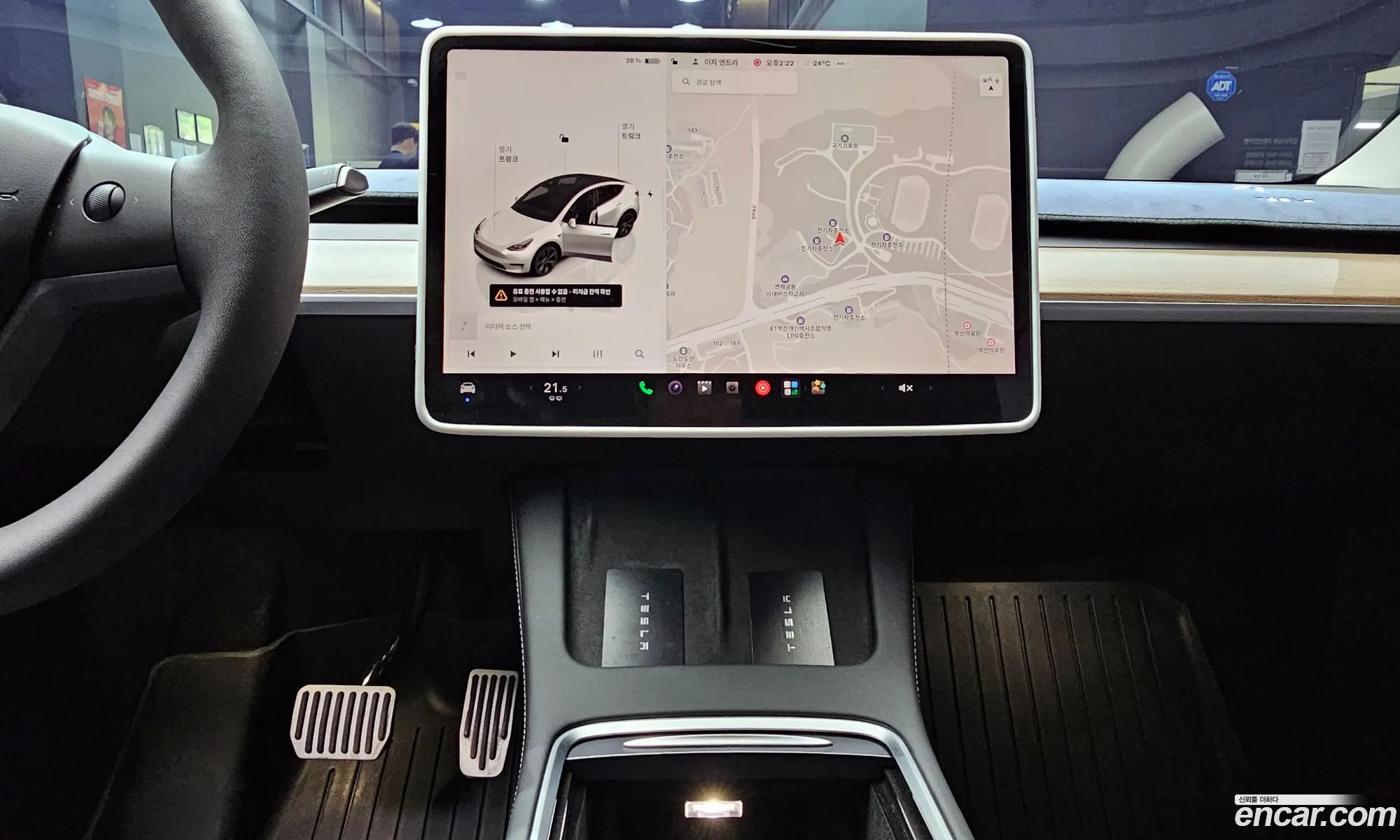 Tesla Model Y 2024 LRWYGCFS3RC562976 — 29