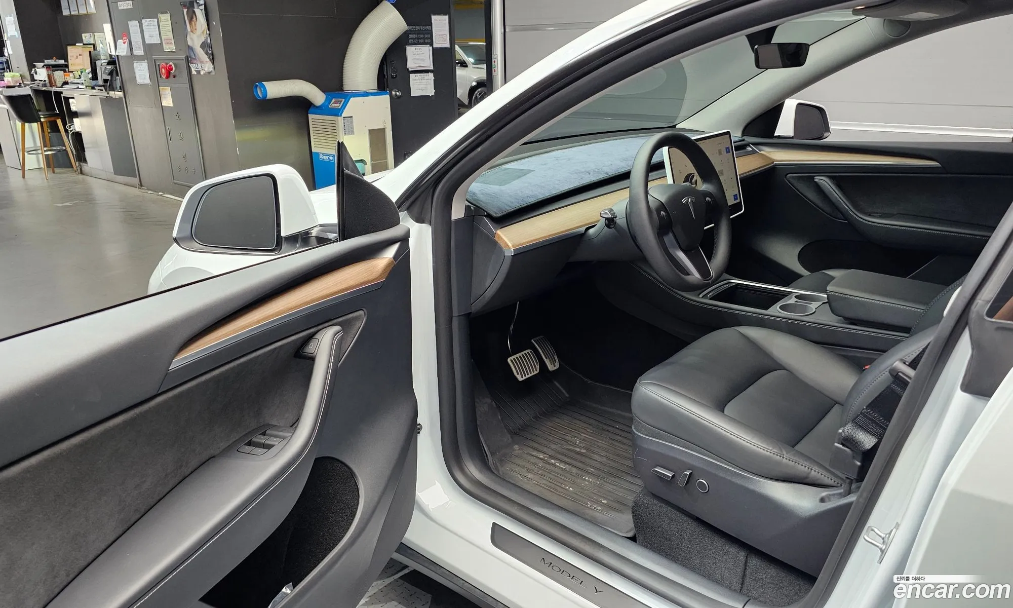Tesla Model Y 2024 LRWYGCFS3RC562976 — 21